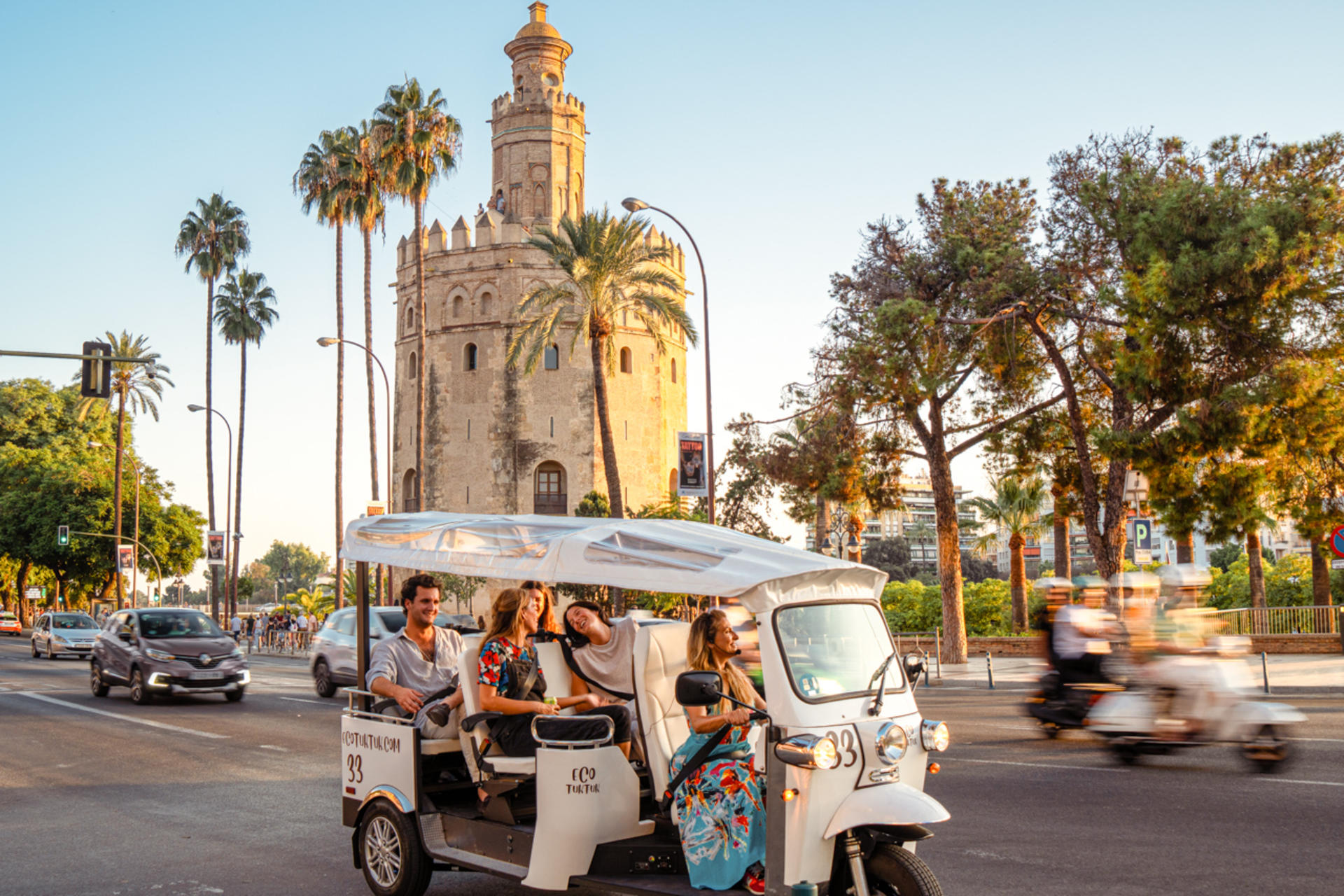 Private Eco Tuk Tuk Tour in Seville - Thumbnail 5