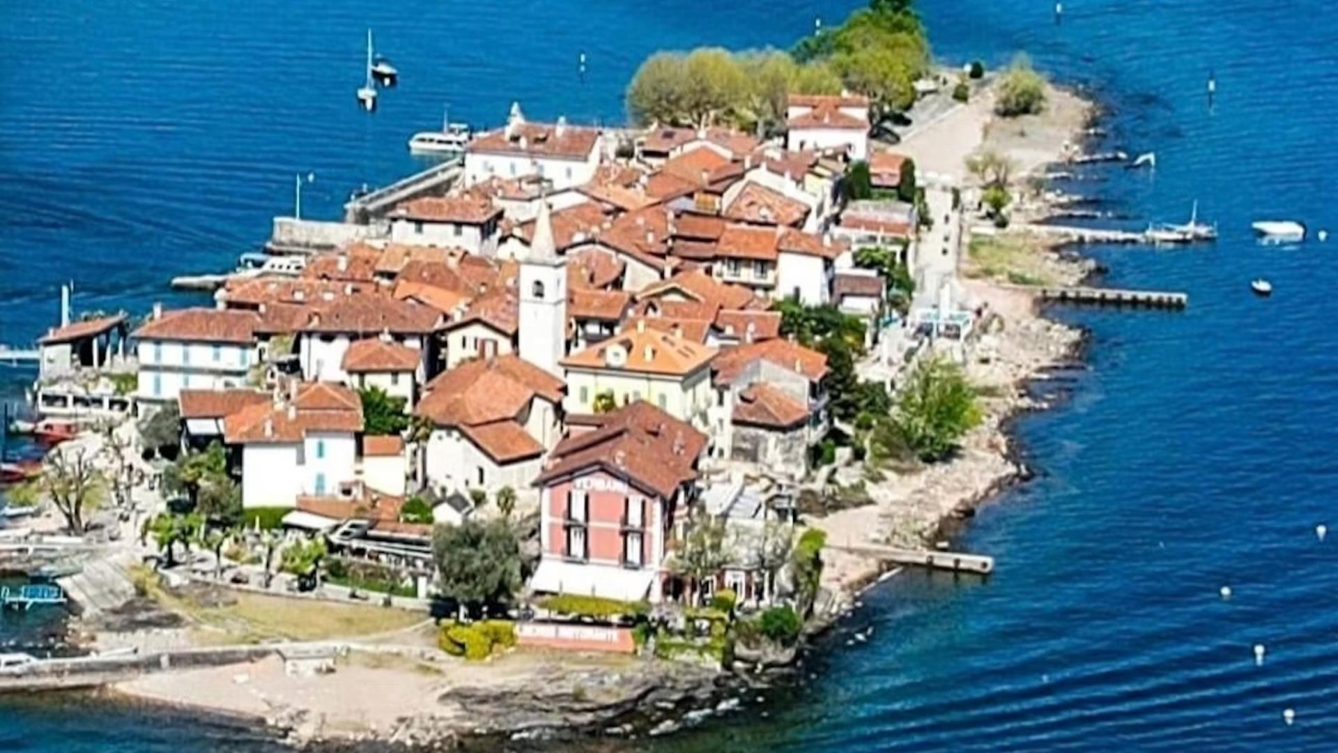 Lake Maggiore and Borromean Islands Hop-on Hop-off boat tour - Thumbnail 2