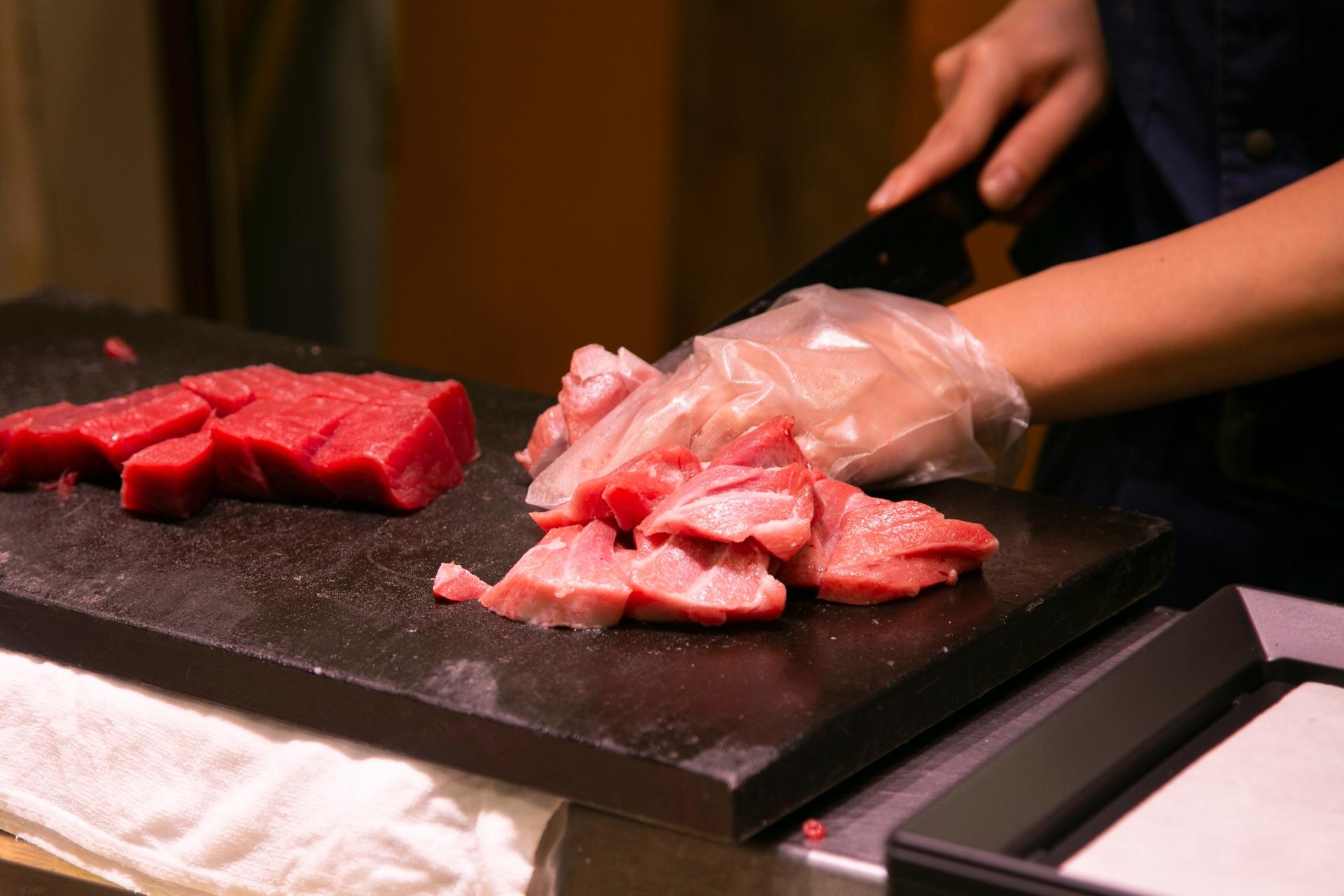 Small Group Tokyo Tsukiji Market Food Tour - Thumbnail 4
