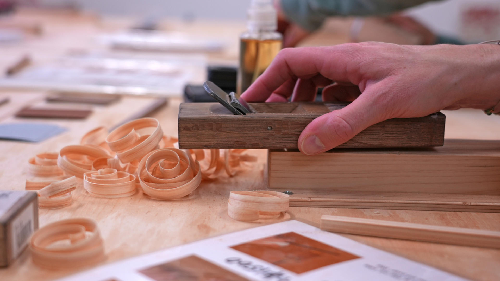 Kyoto: Gion Make Your Own Chopsticks with Engraving Option - Thumbnail 4