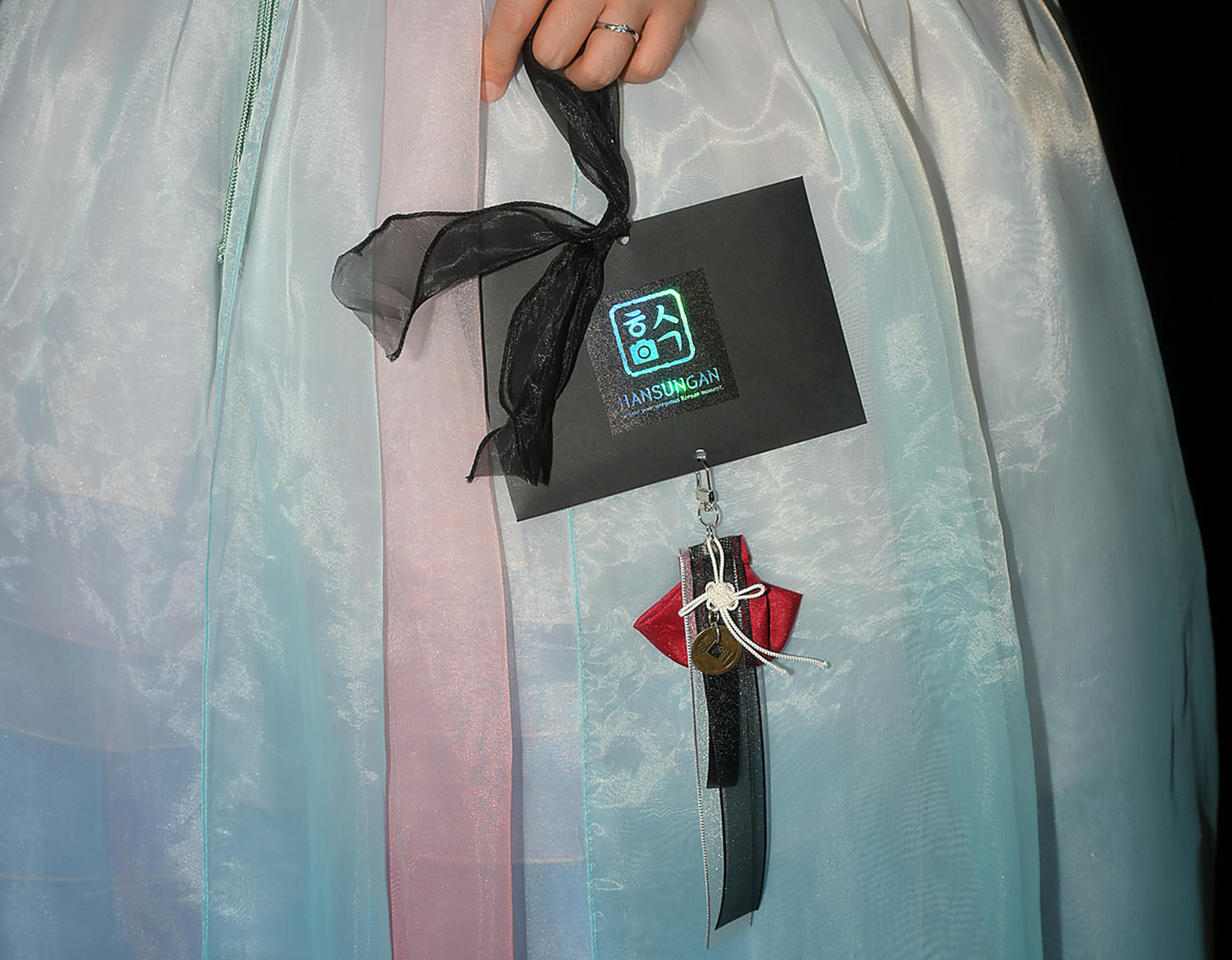 Gyeongbokgung Hanbok Photoshoot in Seoul [Hansungan]  - Thumbnail 12