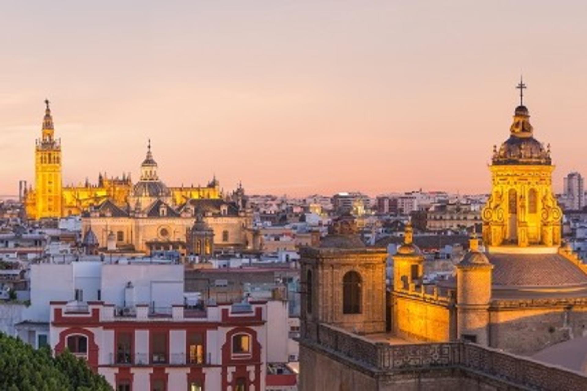 Cathedral and the Giralda Tour in Seville - Thumbnail 4