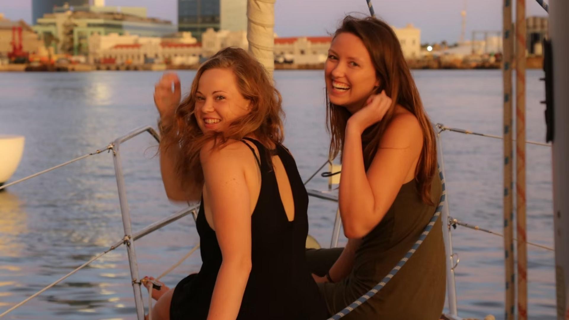 Sunset Sailing Experience with Drinks and Snacks in Barcelona - Thumbnail 3