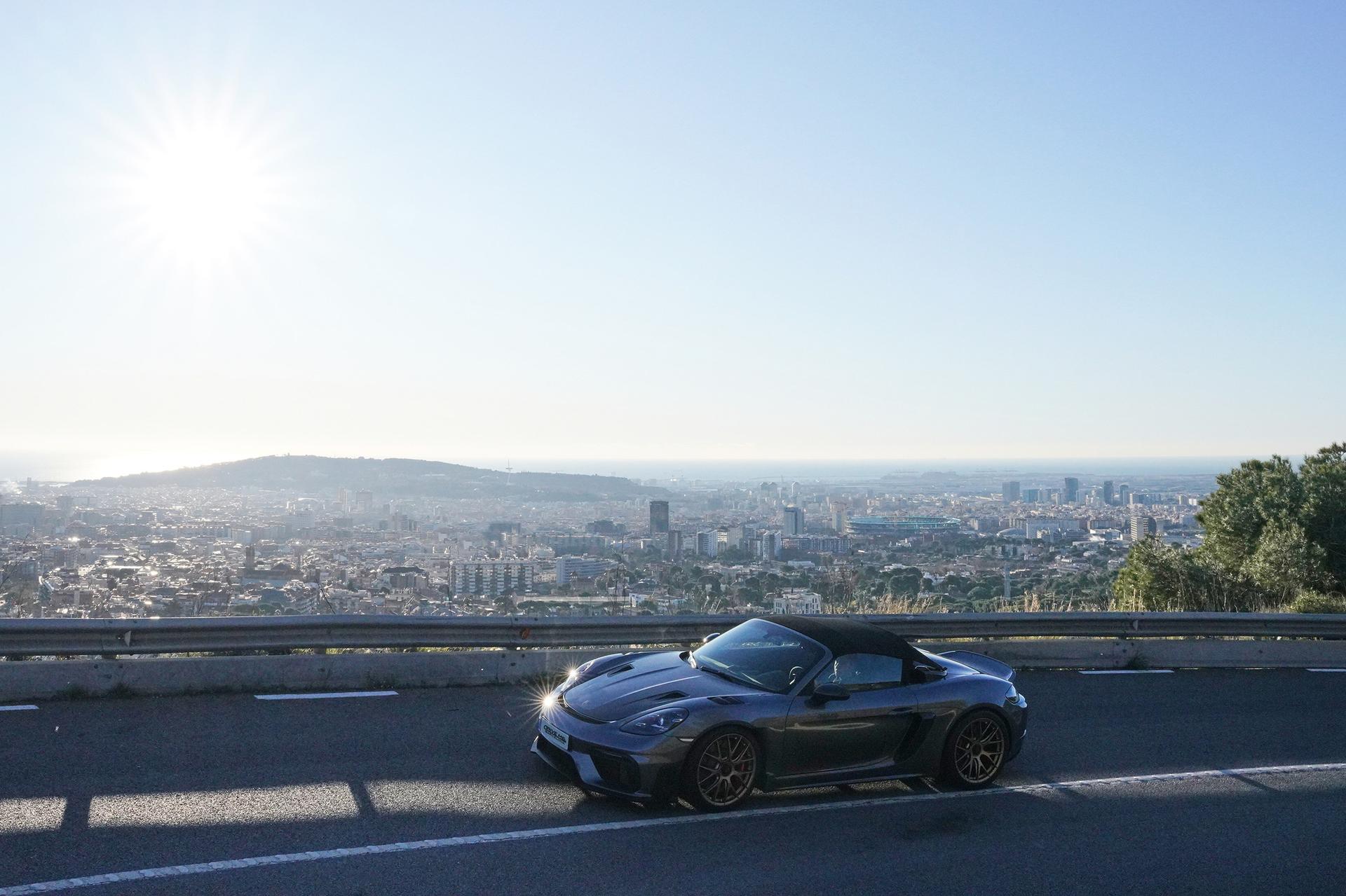 90-minute supercar drive in Barcelona to Tibidabo Mountain - Thumbnail 6