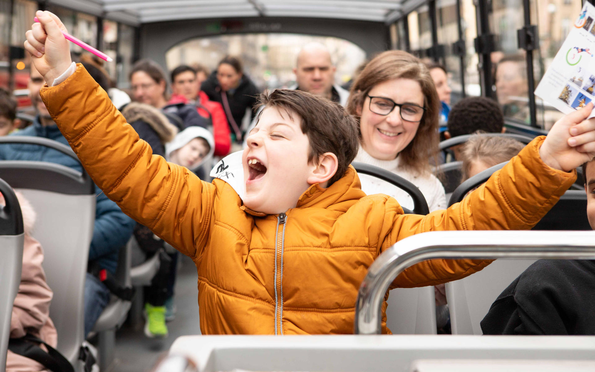 Paris Kids Bus Tour by Tootbus - Thumbnail 3
