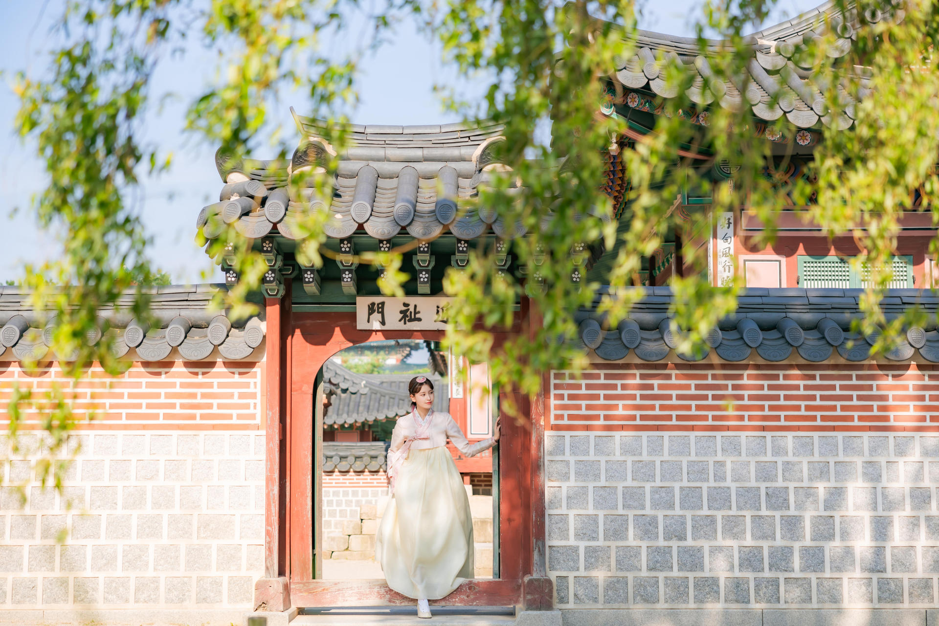 Gyeongbokgung Hanbok & Hairstyling Experience - Thumbnail 33