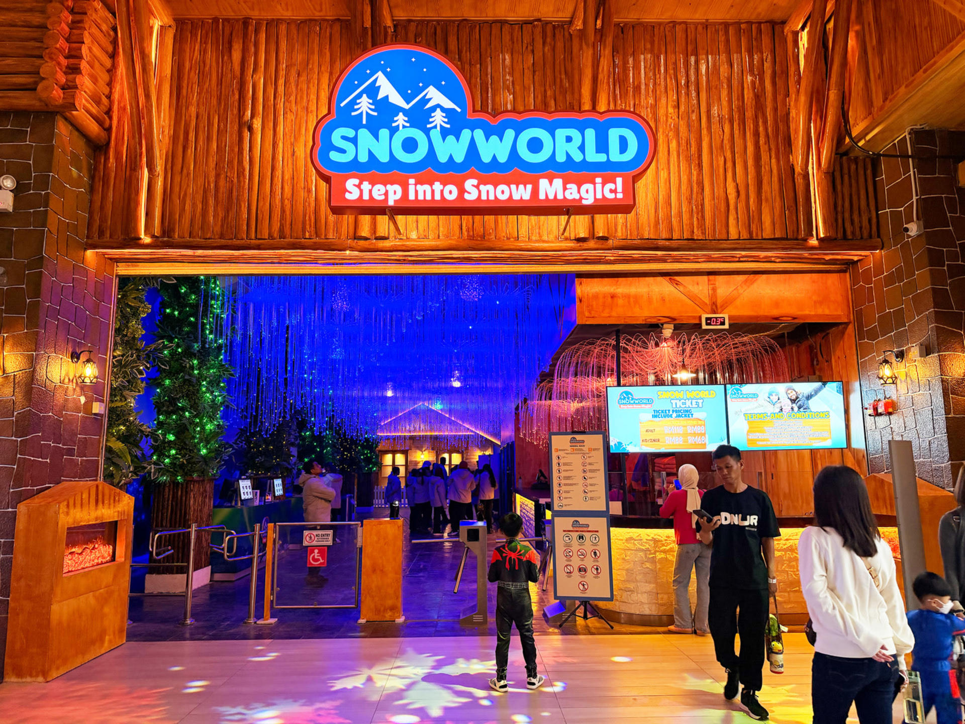 Snow World Theme Park Ticket in Genting Highlands - Thumbnail 9