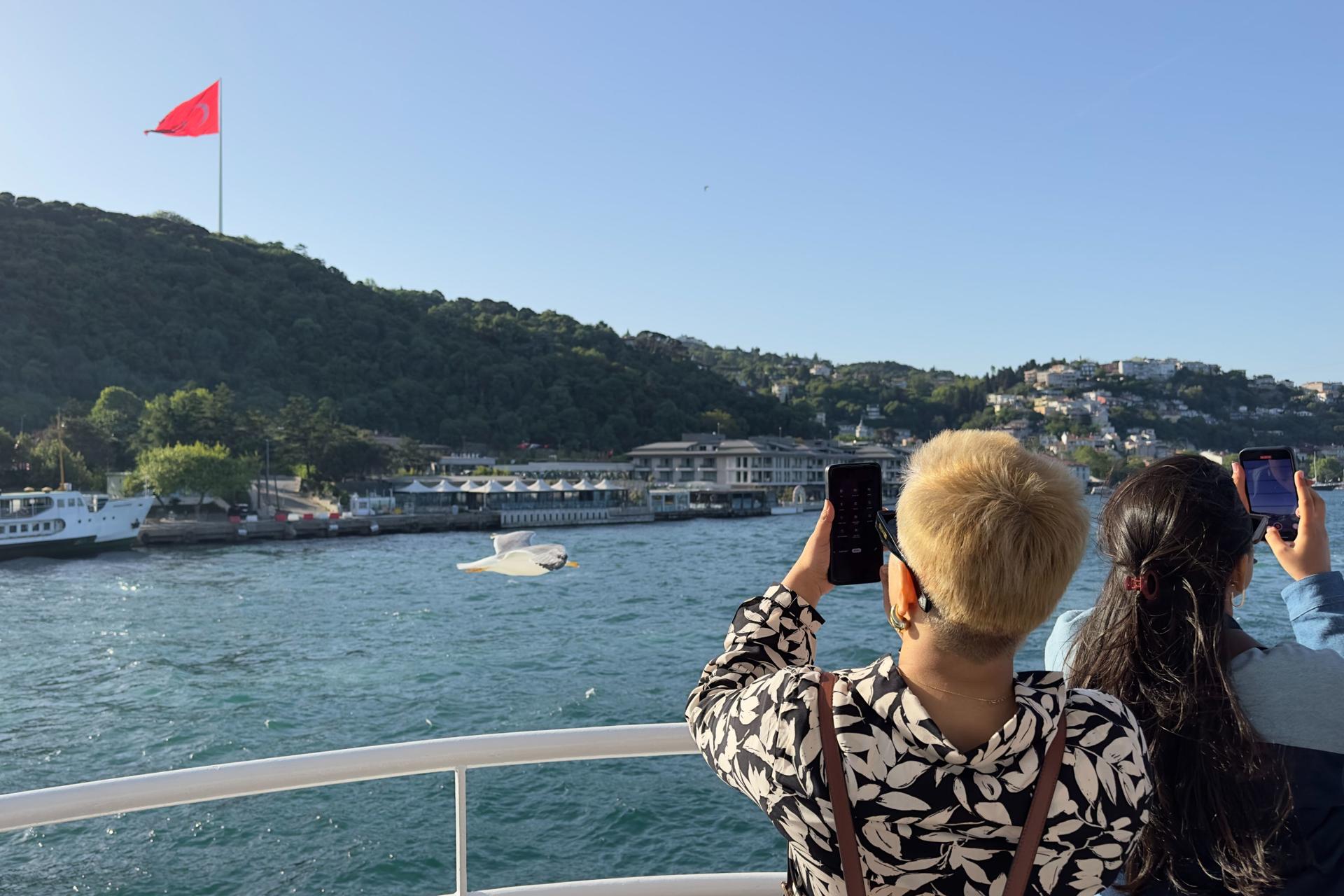Mega Lufer Sightseeing Cruise with Audio Guide in Istanbul - Thumbnail 7
