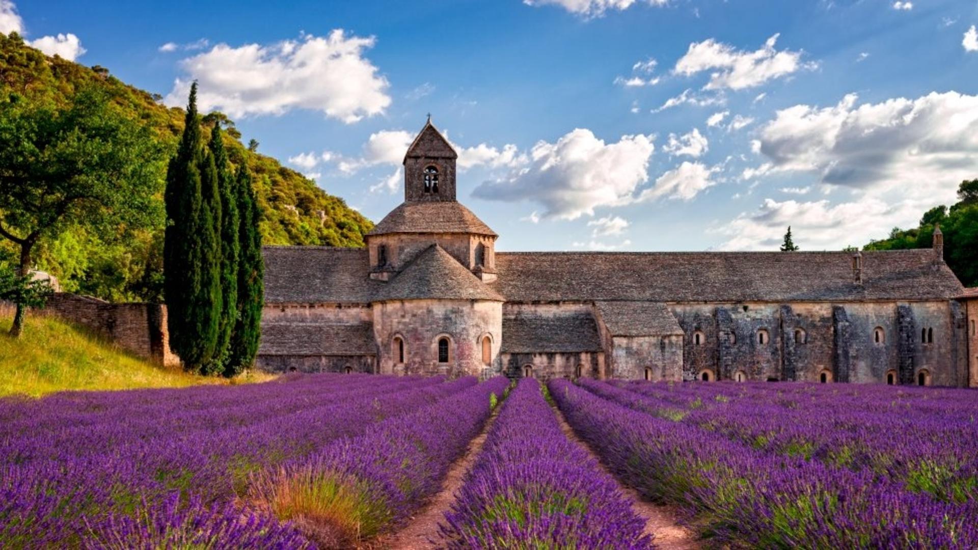 Aix-en-Provence Luberon Full-Day Small Group Guided Tour - Image 1