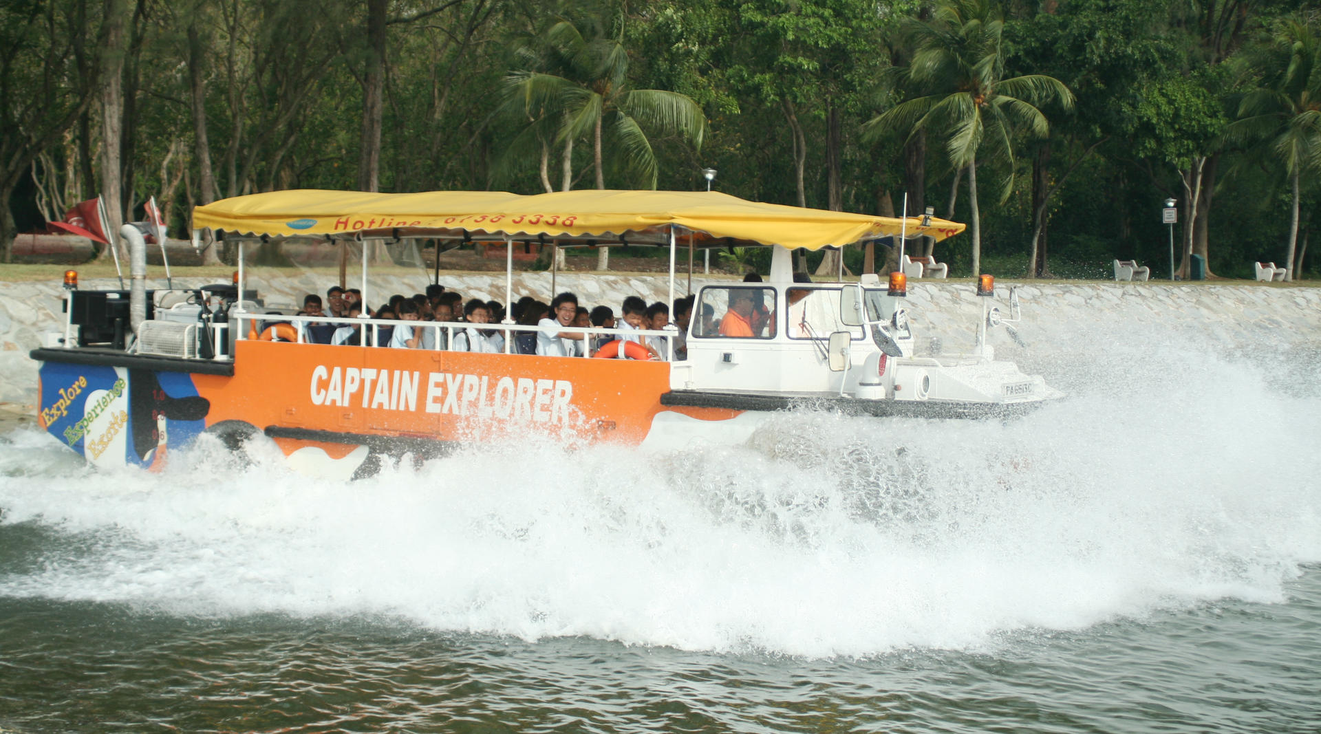 Captain Explorer DUKW® Tour in Singapore - Thumbnail 2