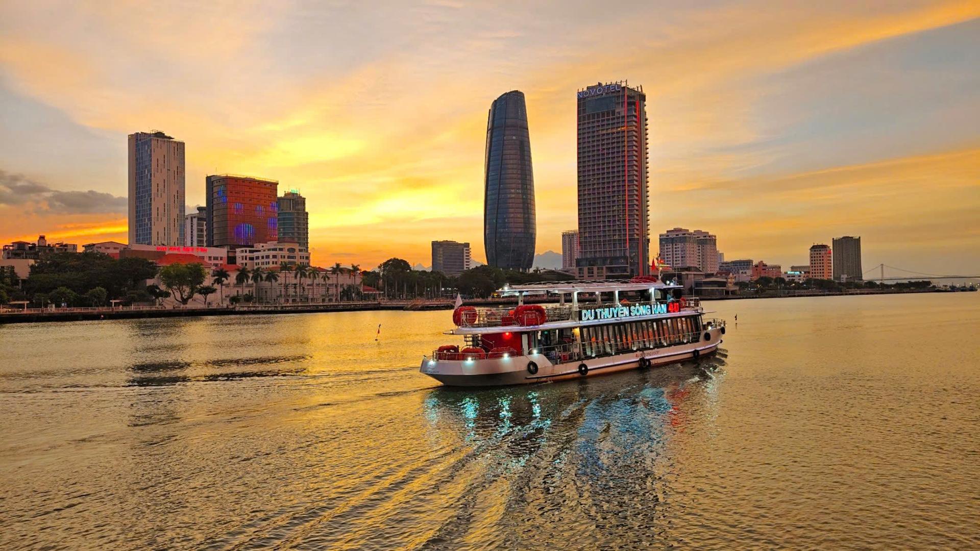 Afternoon Tea Experience on Han River Da Nang with 4U Cruise - Image 1