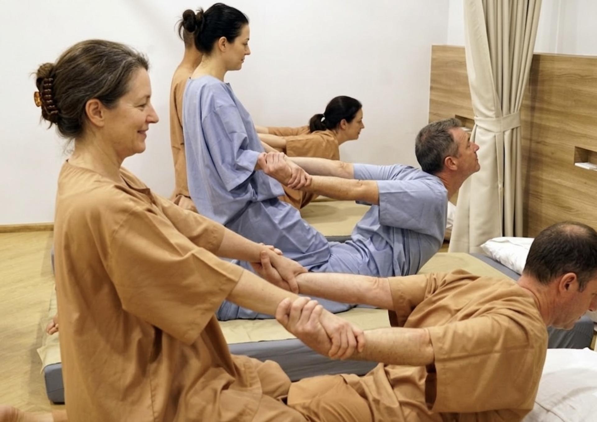 Best Couples Thai Massage Workshop at BTS Taksin in Bangkok - Thumbnail 5