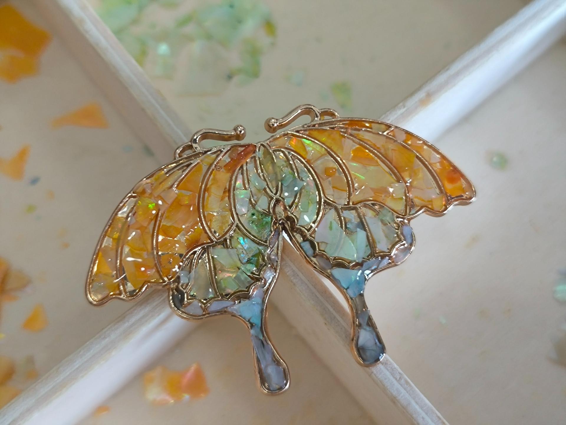 Mother-of-Pearl Jewelry Workshop in a Historic Shanghai Alley  - Thumbnail 12