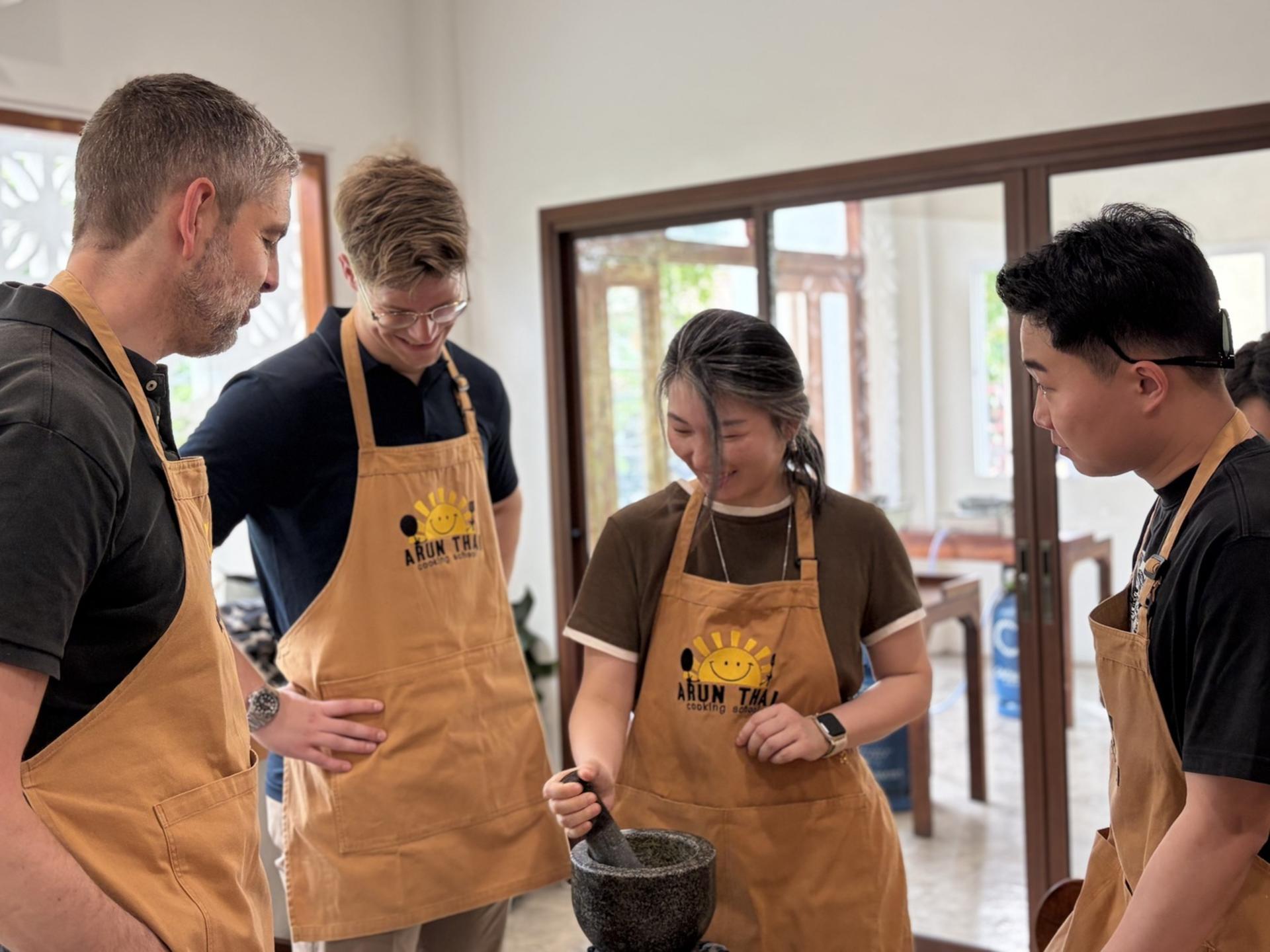 [ENG/中文] Bangkok Cooking Class with Market Tour & Tuk Tuk Ride - Thumbnail 8
