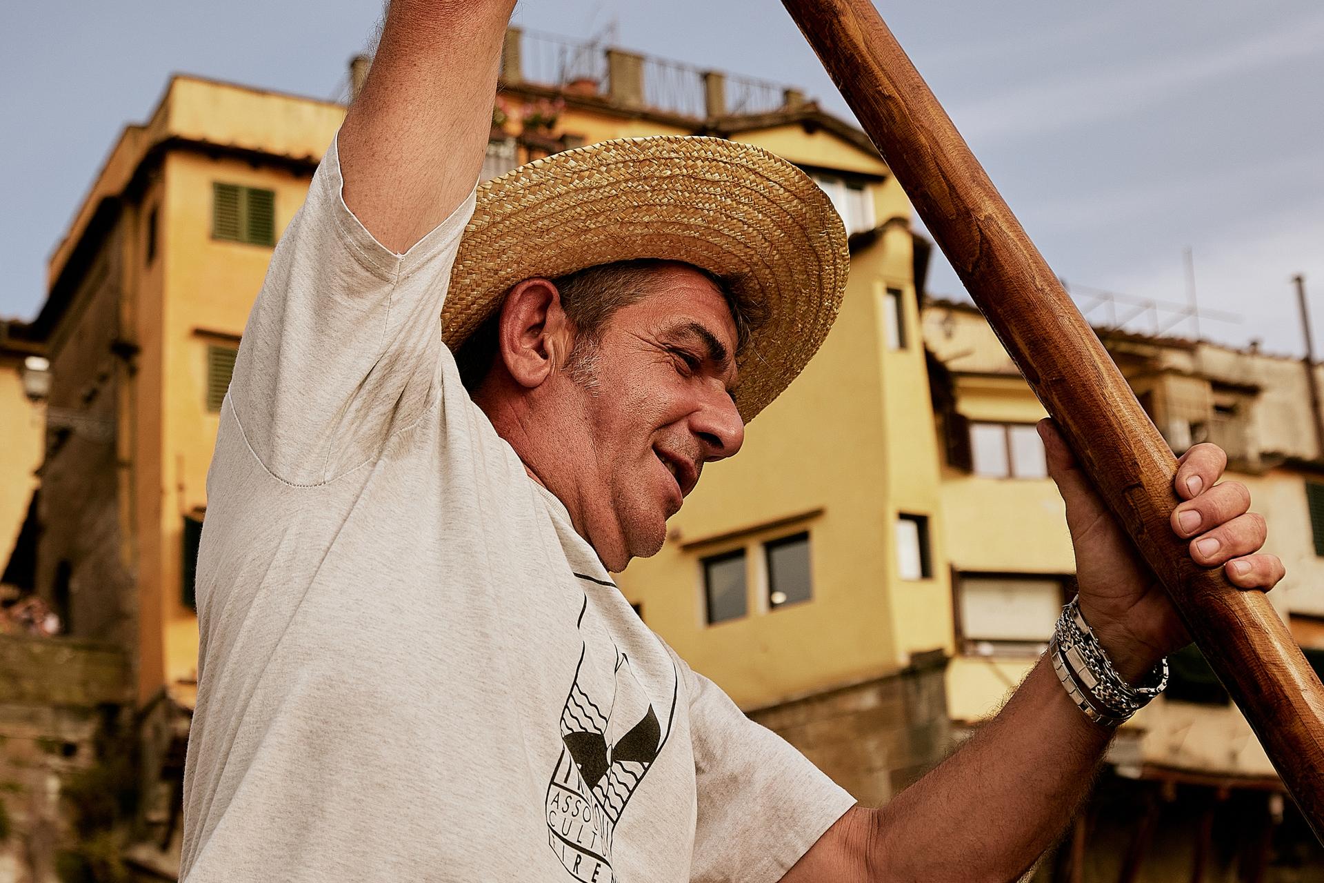 Florence Traditional Gondola Guided Boat Tour on the Arno River - Thumbnail 5