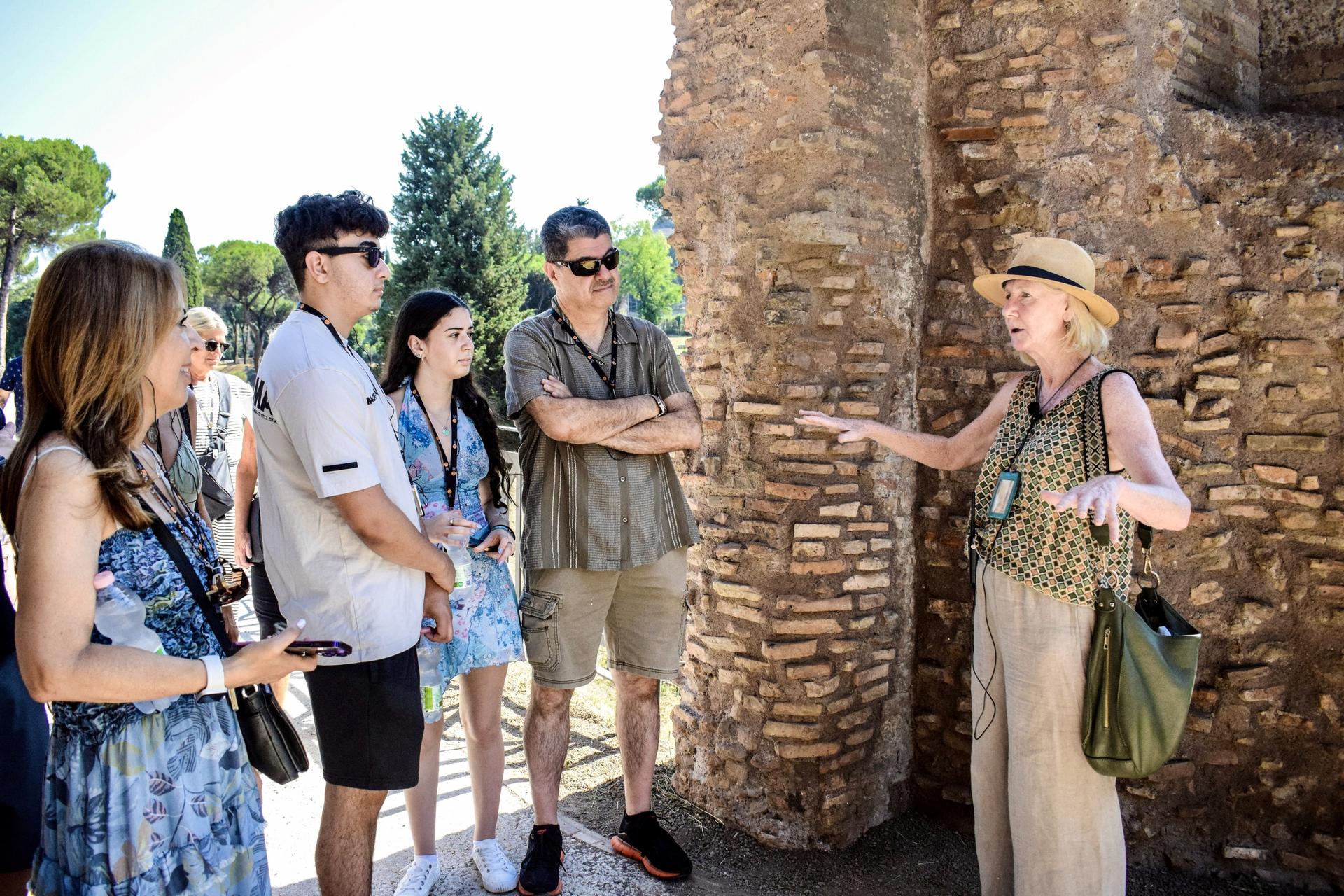 Rome: Colosseum, Palatine Hill and Roman Forum Guided Tour  - Thumbnail 5