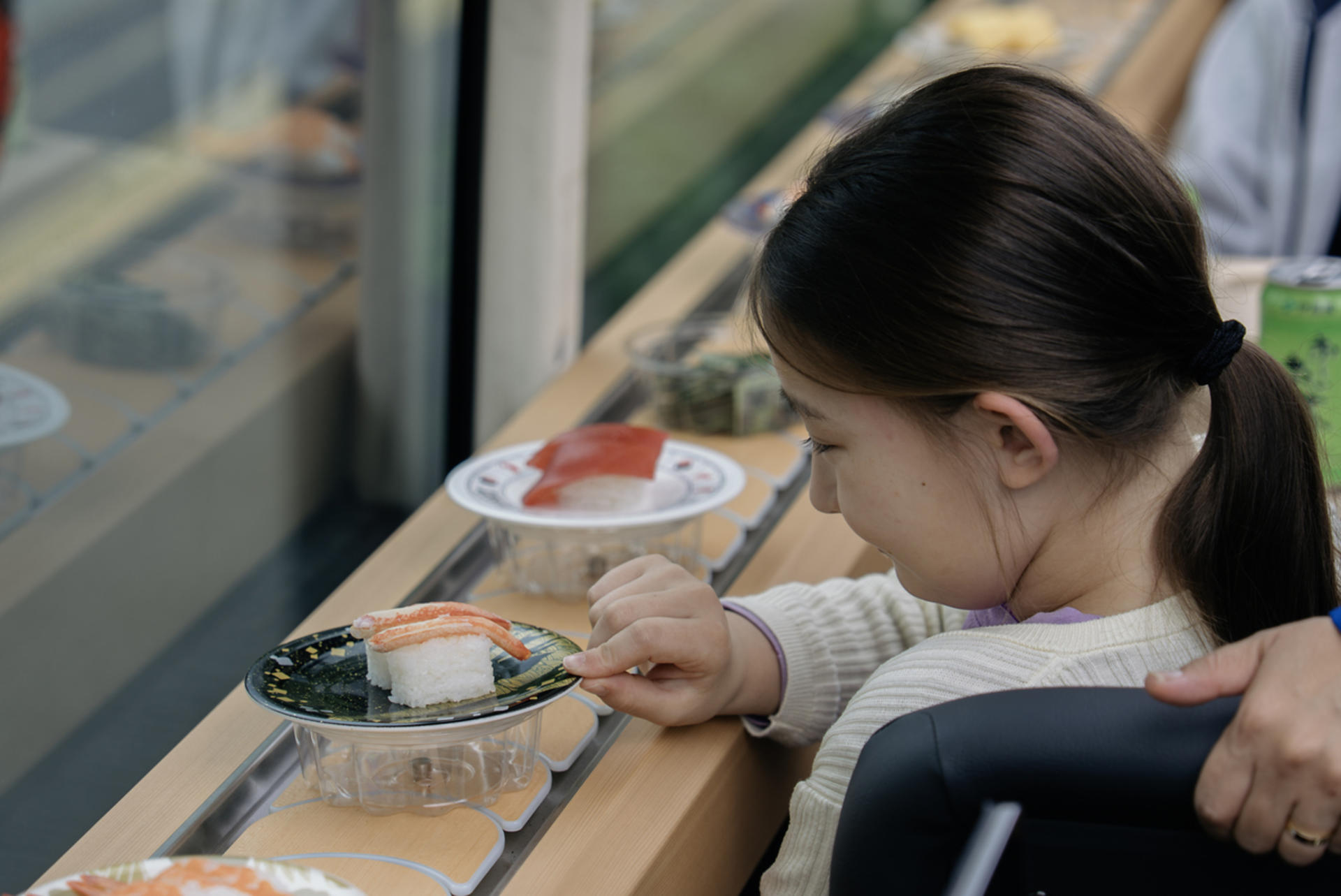 Tokyo: SUSHI BUS 1Hour Sightseeing Bus Tour with Conveyor-Belt Sushi - Thumbnail 2