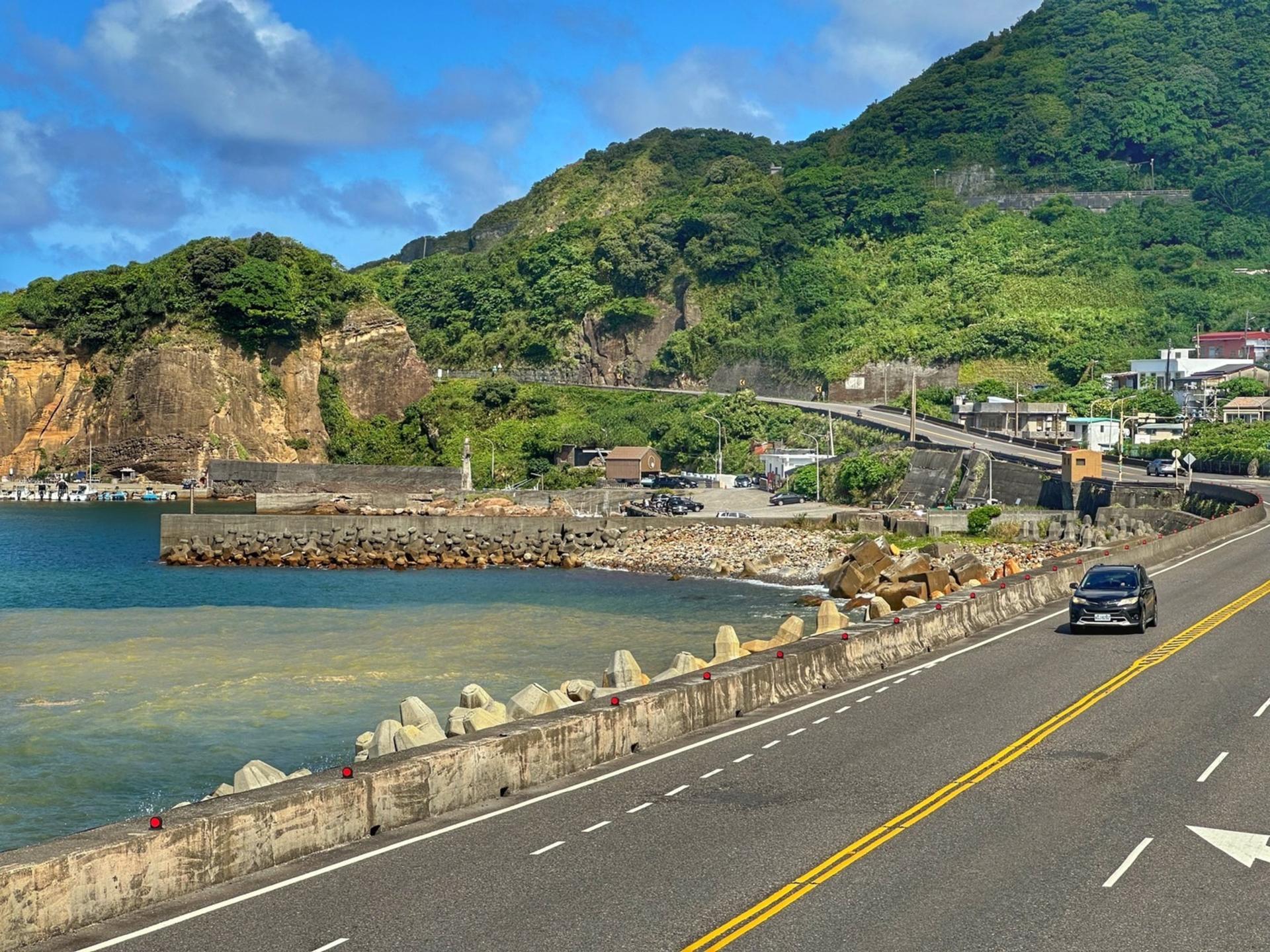 Yehliu, Yin & Yang Sea, Shifen, and Jiufen Tour (With Hotel Pick-Up) - Thumbnail 8