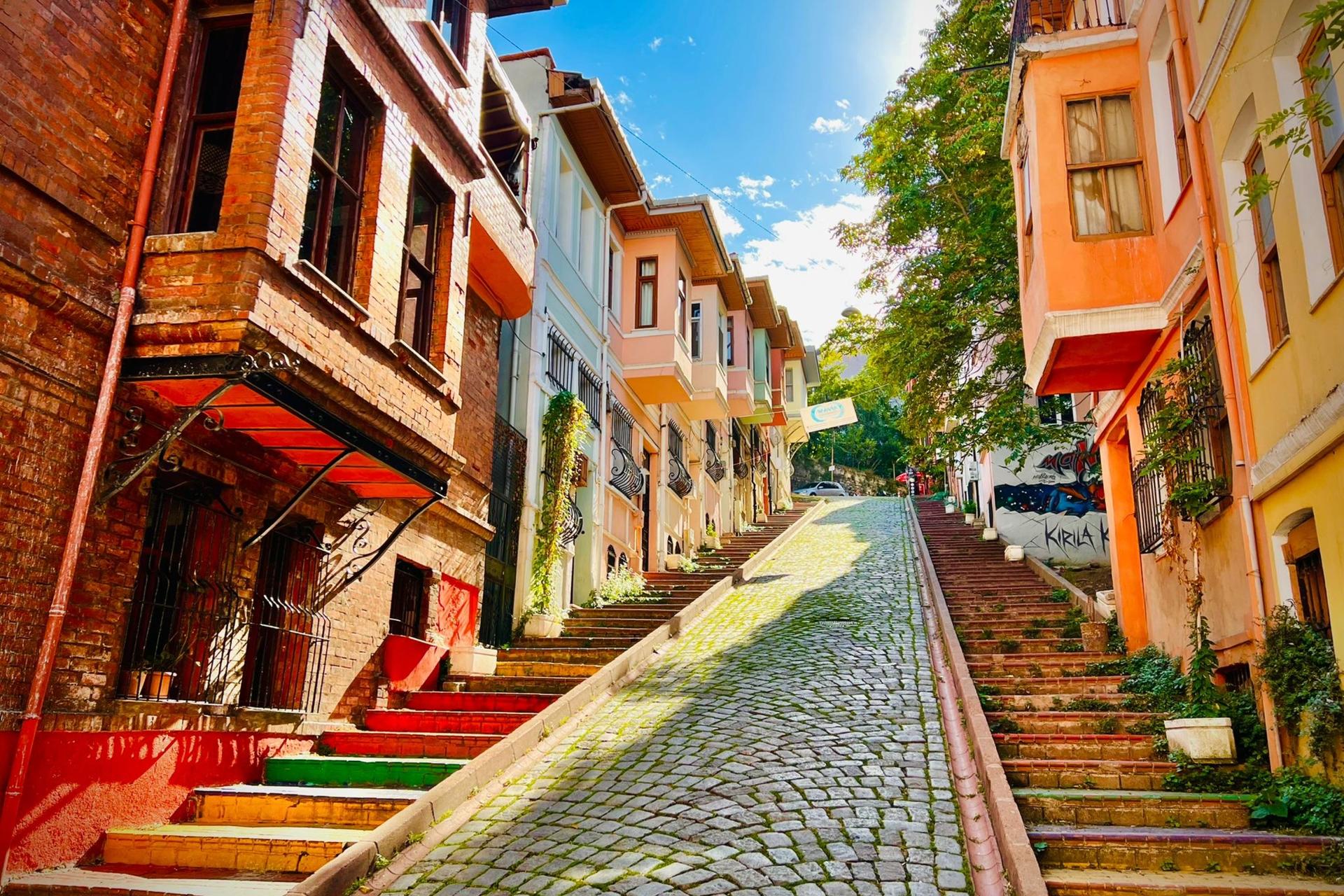 Fener, Balat, Old Greek and Jewish Quarter Tour in Istanbul - Thumbnail 6