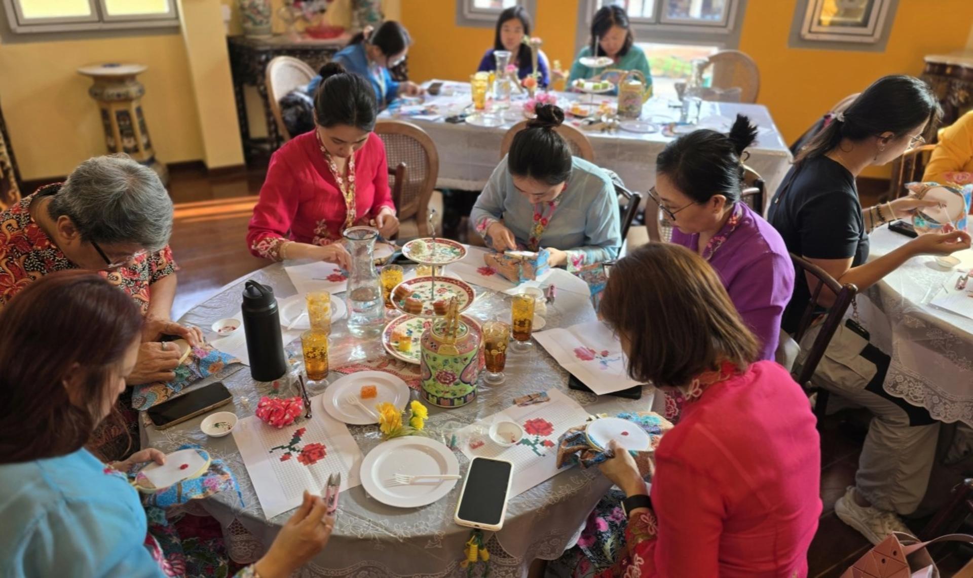 Beading a Nyonya Story: A Journey into Kasut Manek - Thumbnail 8