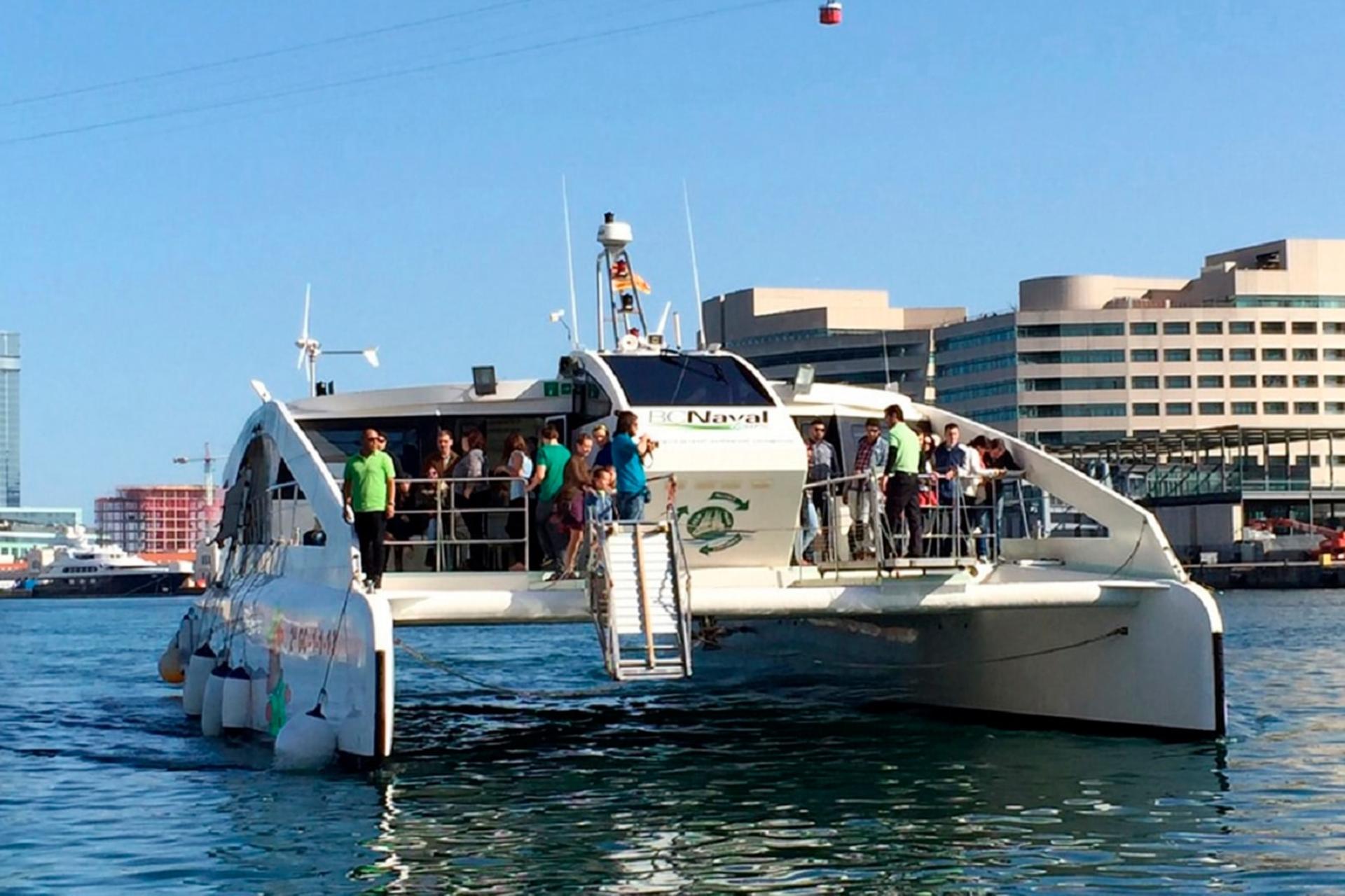Barcelona Hop-On Hop-Off Bus Pass and Eco Catamaran Cruise - Thumbnail 3