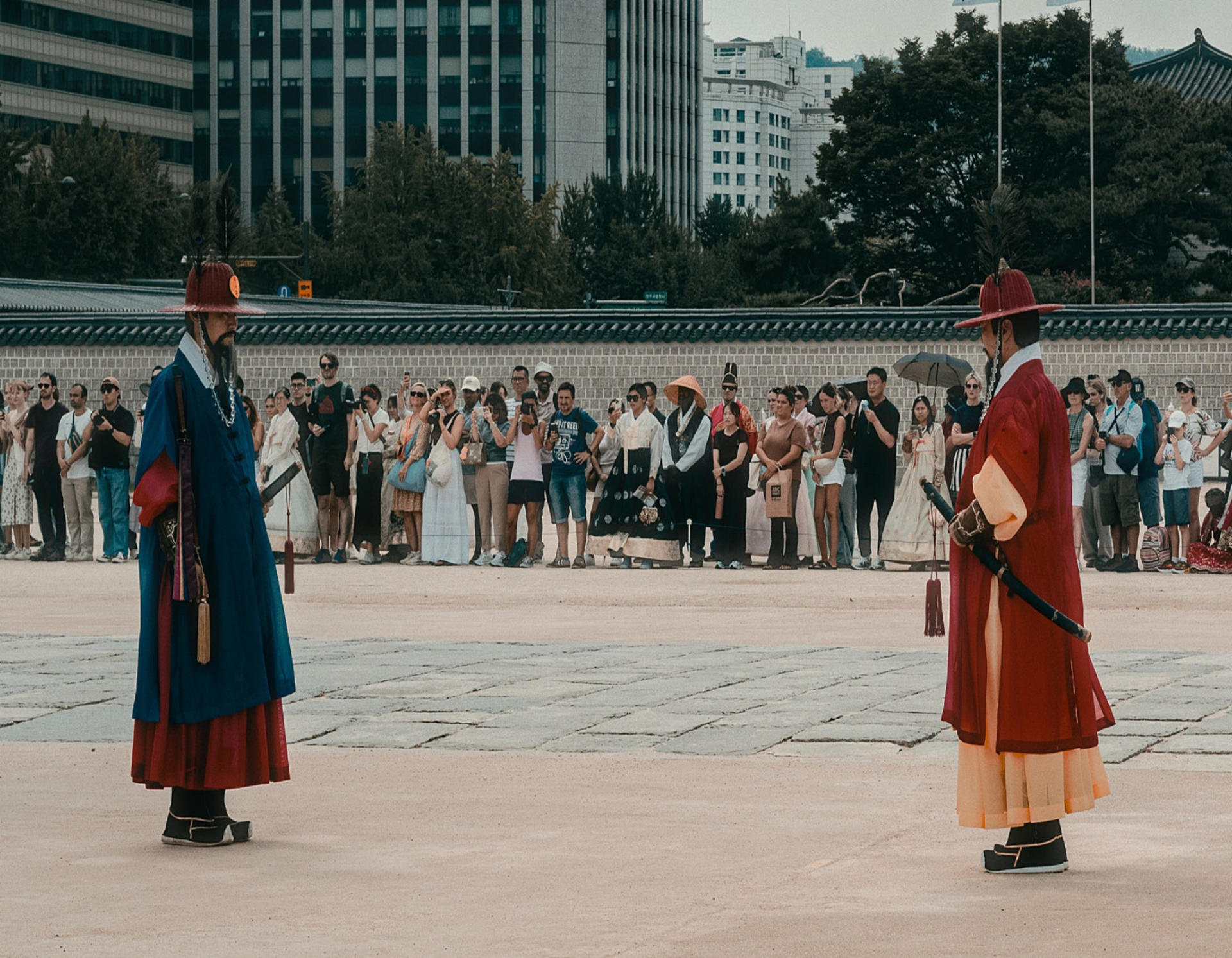 Seoul Bukak Mountain Hiking &  Gyeongbokgung Palace Ceremony Tour - Thumbnail 38