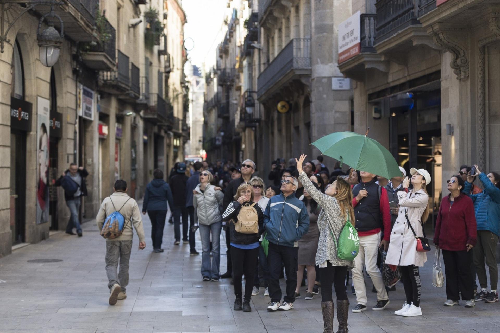 Barcelona Bus Tour with Optional Cathedral Ticket - Thumbnail 4