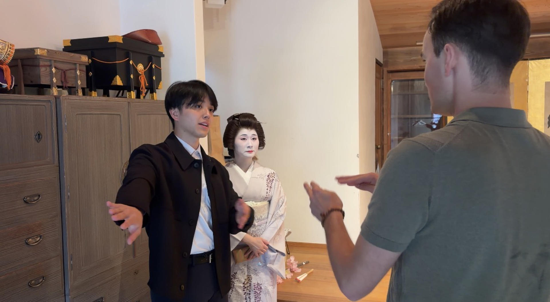 1 Hour Geisha Show in Asakusa Tokyo - Thumbnail 9
