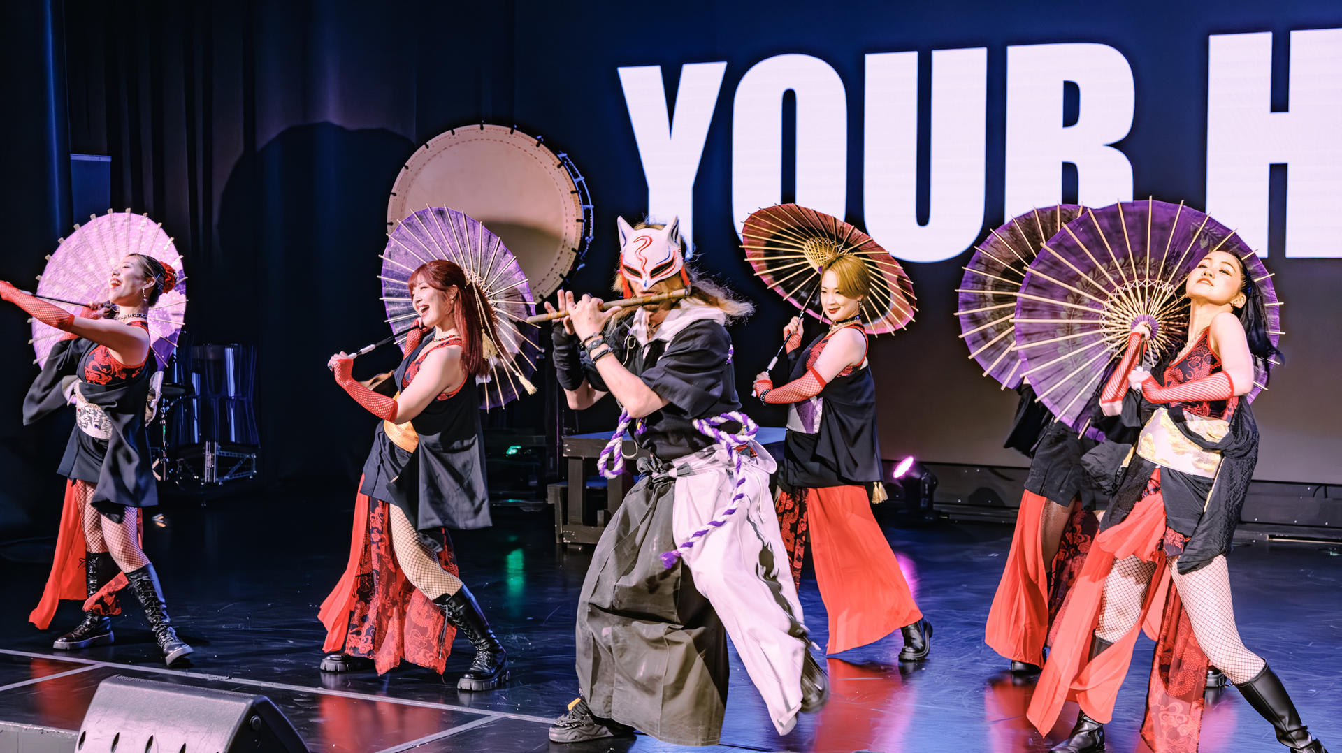 OSAKA NIGHT FUSION Japanese taiko kabuki samurai dance show - Thumbnail 4