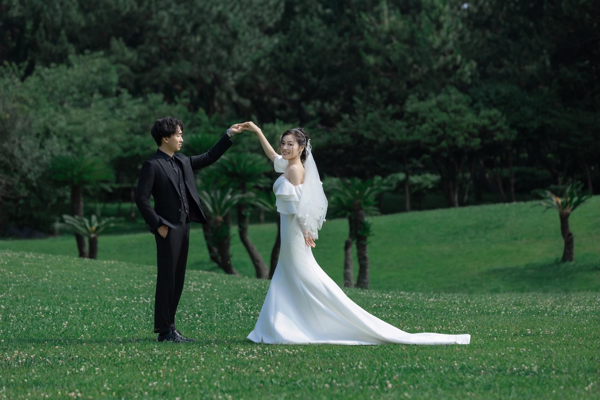 Tokyo: Wedding Dress & Kimono One-Day Photography (location is optional) - Thumbnail 8