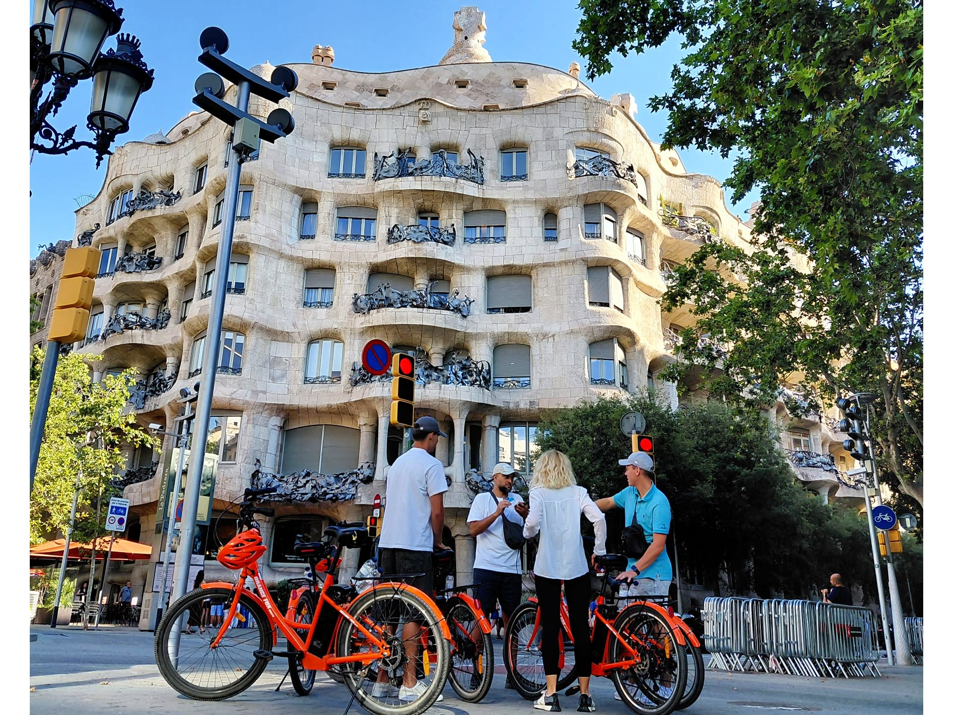 Barcelona Top 20 Bike & E-Bike Tour with Local Guide - Thumbnail 18