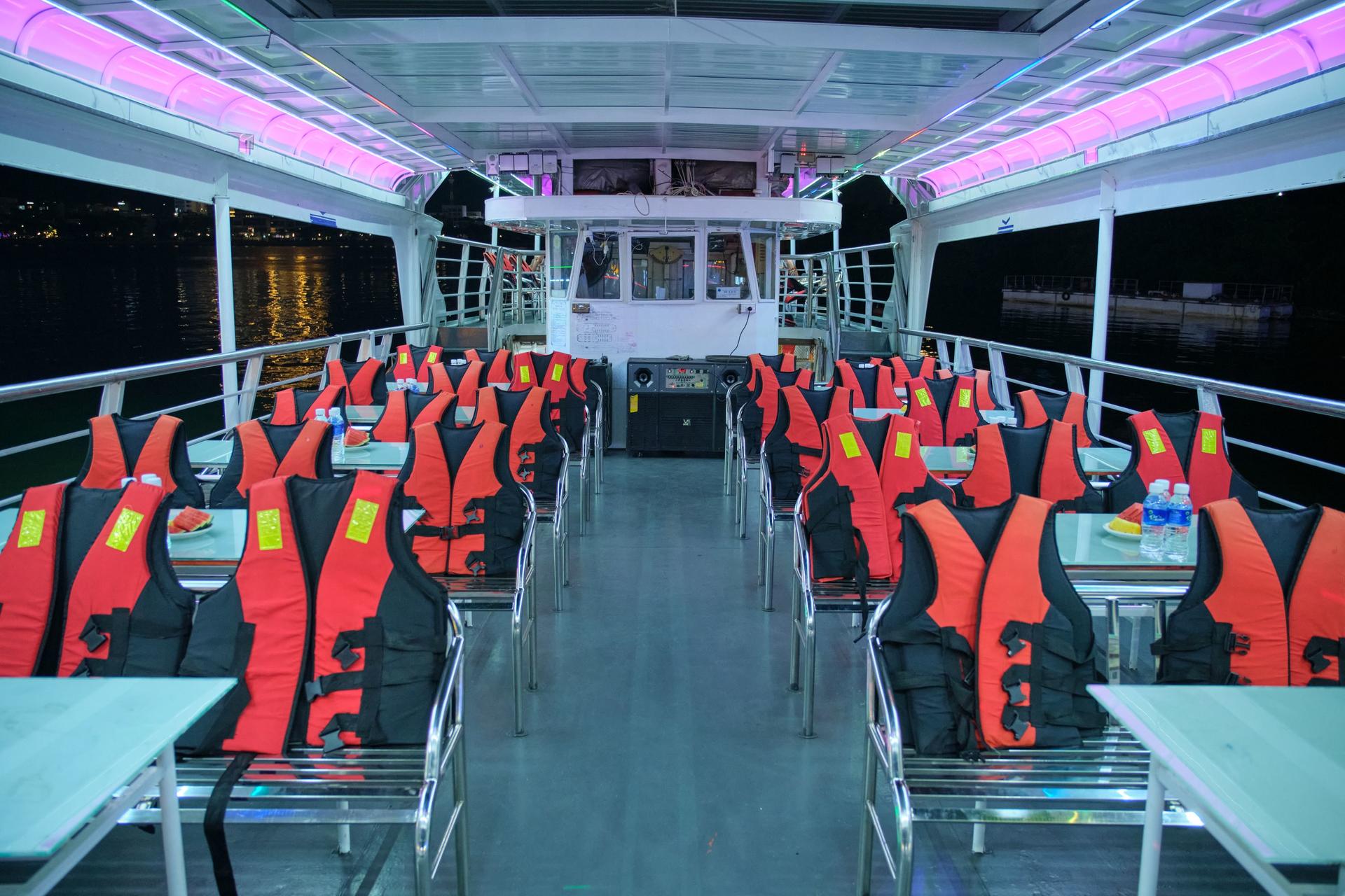 Explore Han River by Night by 7STARS Cruise Da Nang - Thumbnail 10