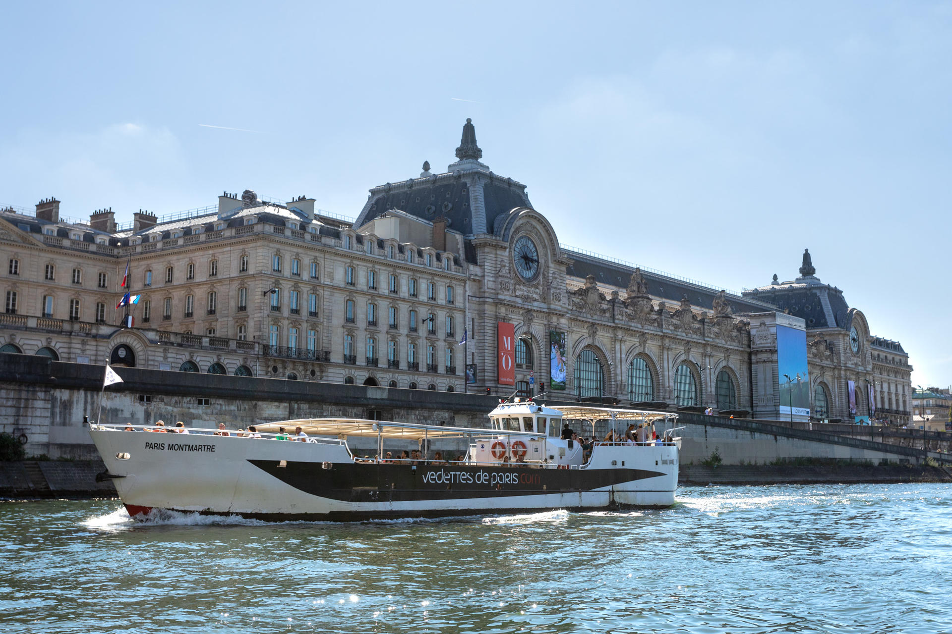 Seine River Sightseeing Cruise in Paris by Vedette de Paris - Thumbnail 2