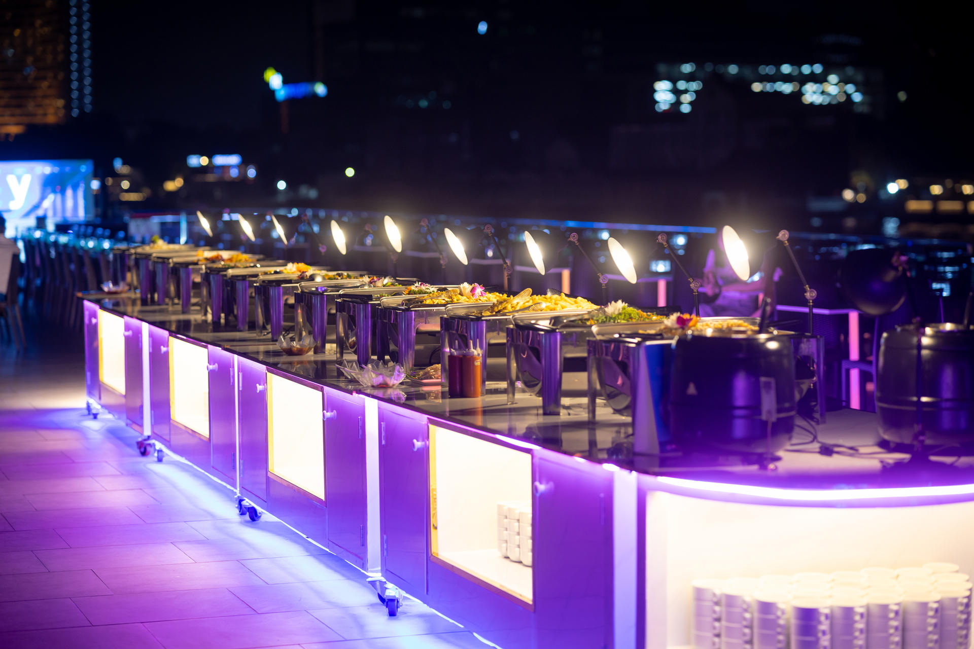 The Luxury White Dinner Cruise in Bangkok - Thumbnail 11