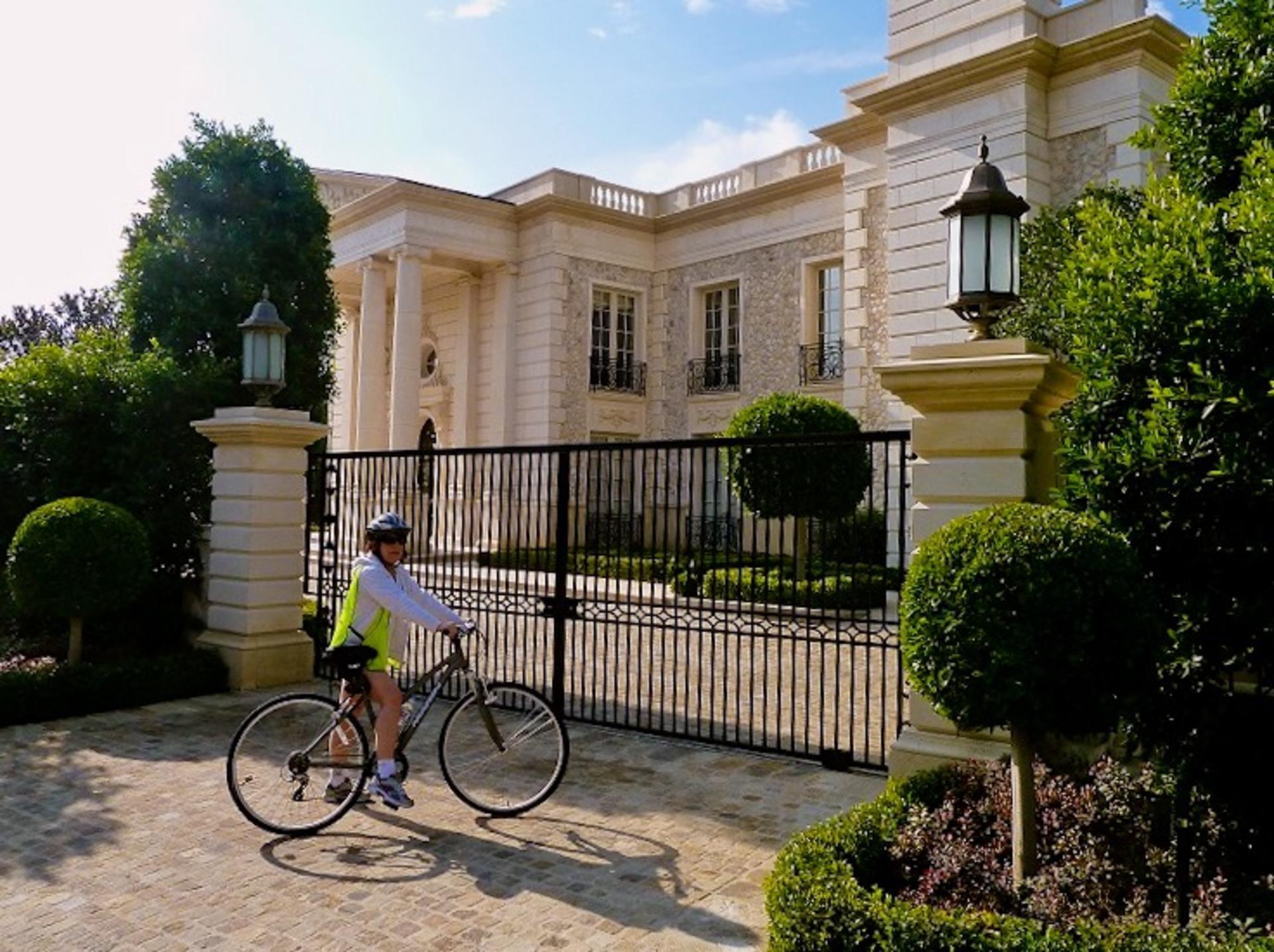 Beverly Hills and West Hollywood Electric Bike Tour - Thumbnail 13