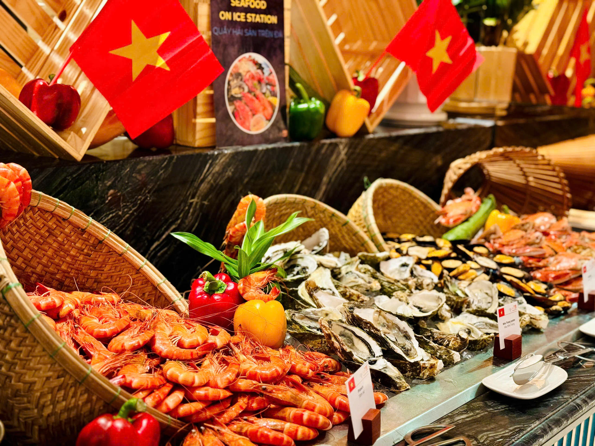 Seafood Buffet with lobster at Novotel Premier Danang Han River - Thumbnail 16