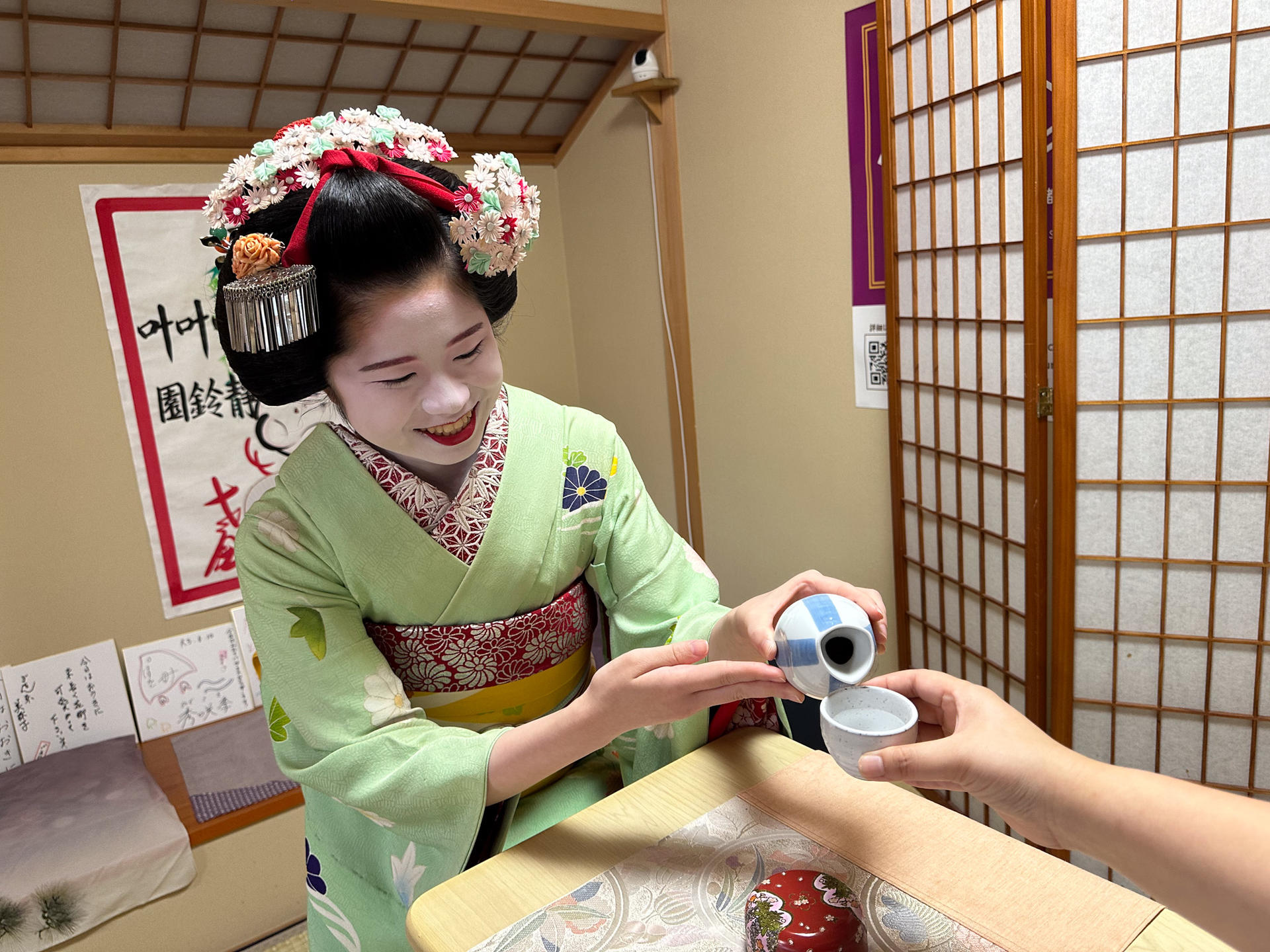 Experience with Maiko in Kyoto - Thumbnail 4