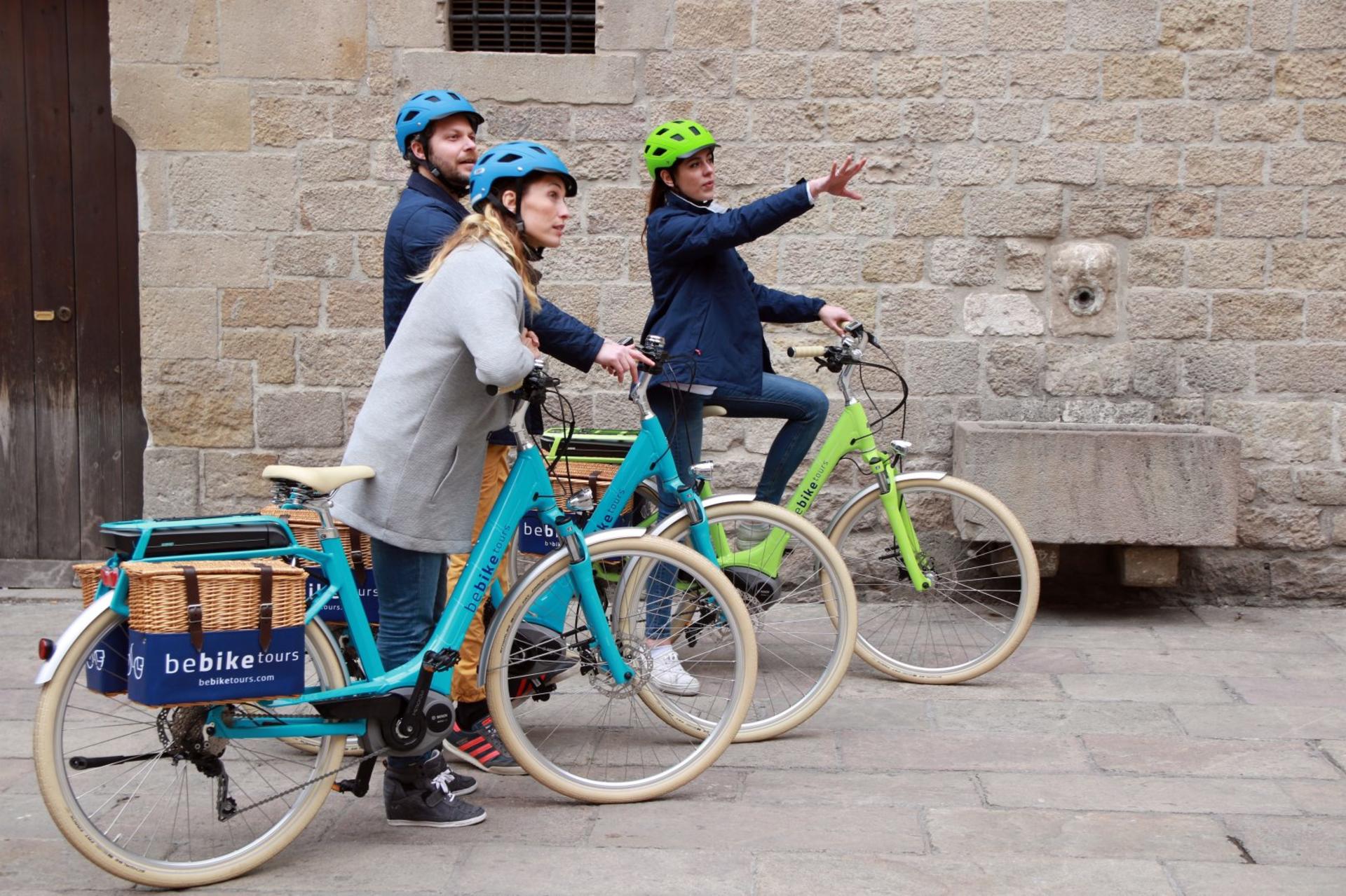 E-Bike Sightseeing Tour in Barcelona - Thumbnail 2