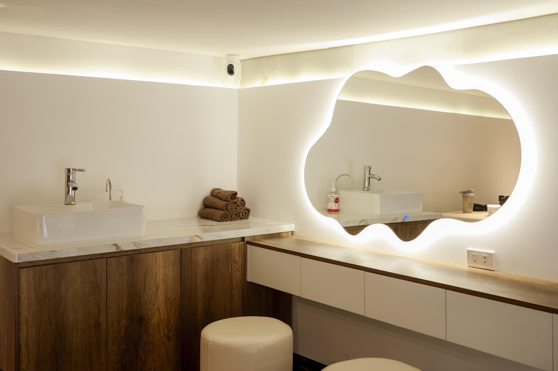 Amaherbs Spa & Souvenirs: Hair Wash and Massage Experience in Hanoi - Thumbnail 5
