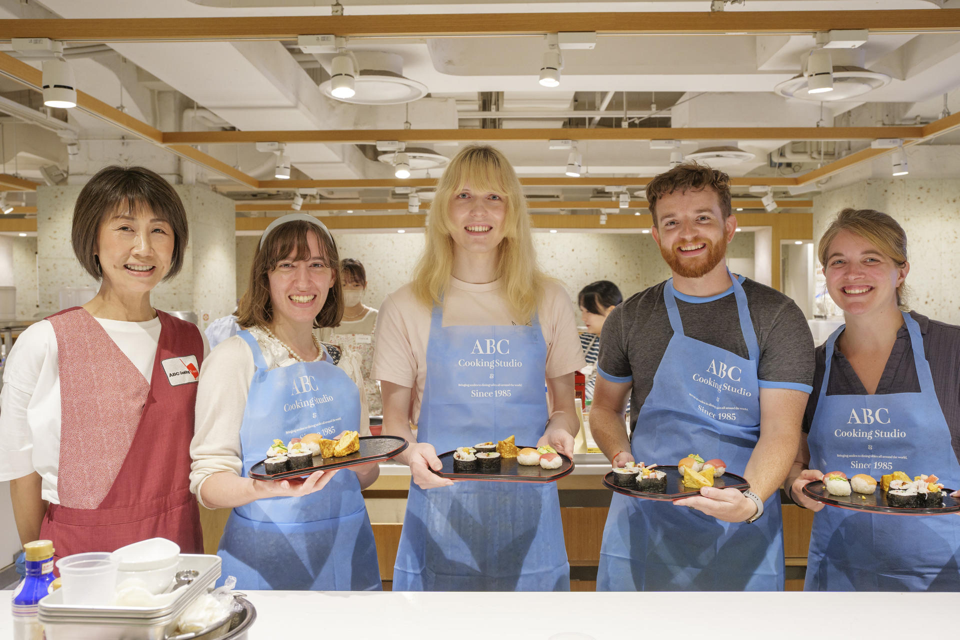 Tsukiji Outer Fish Market Tour and Rolled Sushi Class in Tokyo - Image 1