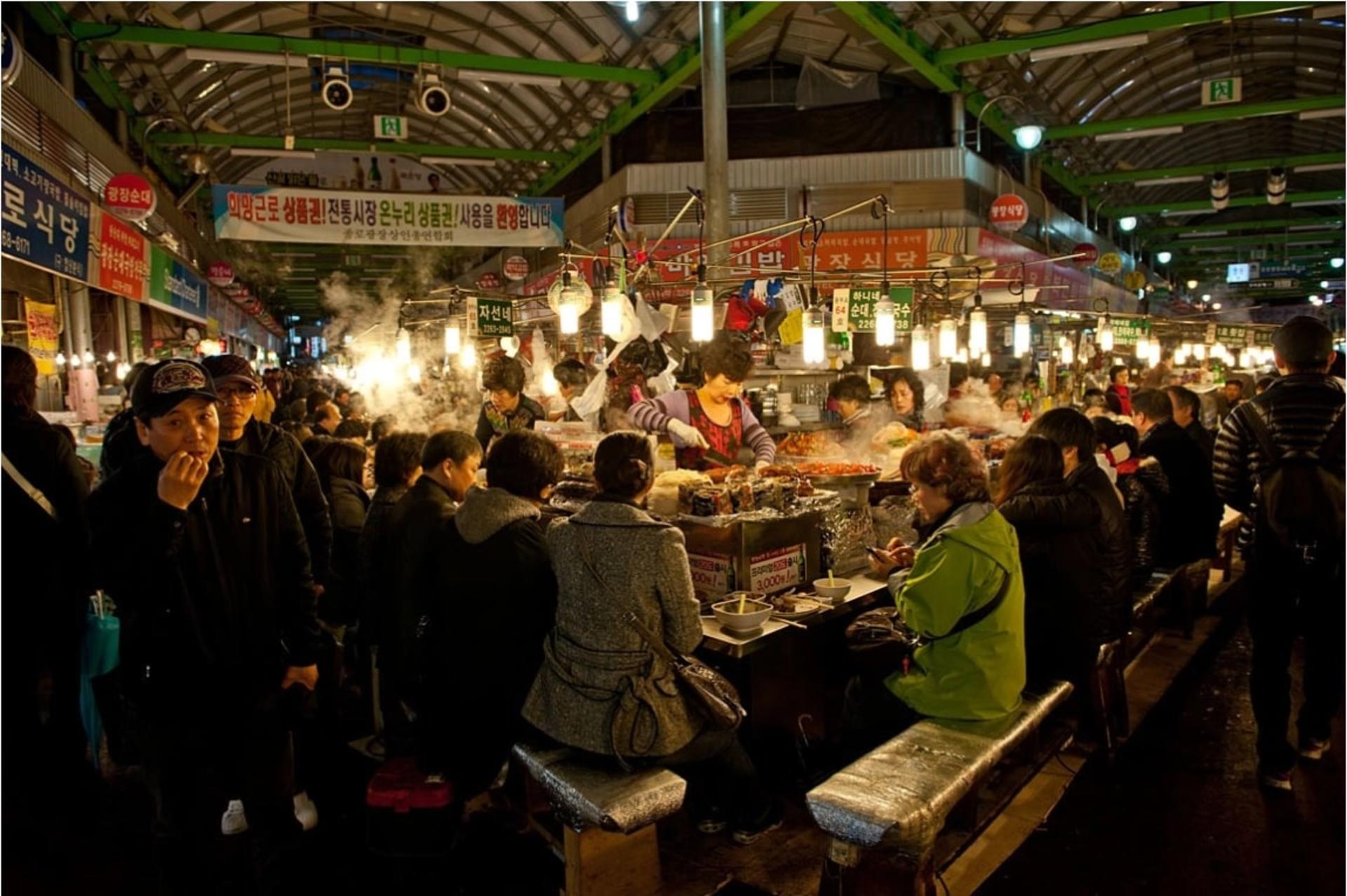 Seoul Han River Night Cruise with 63 Building & Gwangjang Market - Thumbnail 2