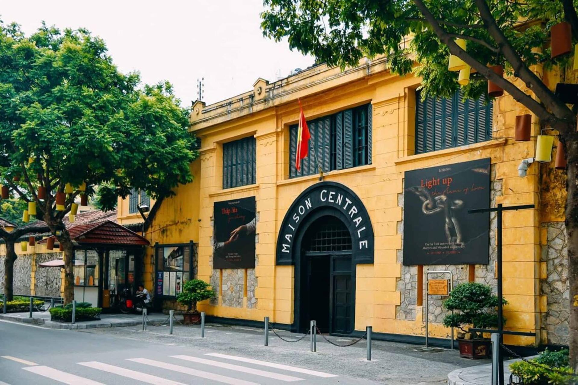 Hanoi Heritage Tour by E-Bike or Car:Hoa Lo Prison, Imperial Citadel - Thumbnail 2