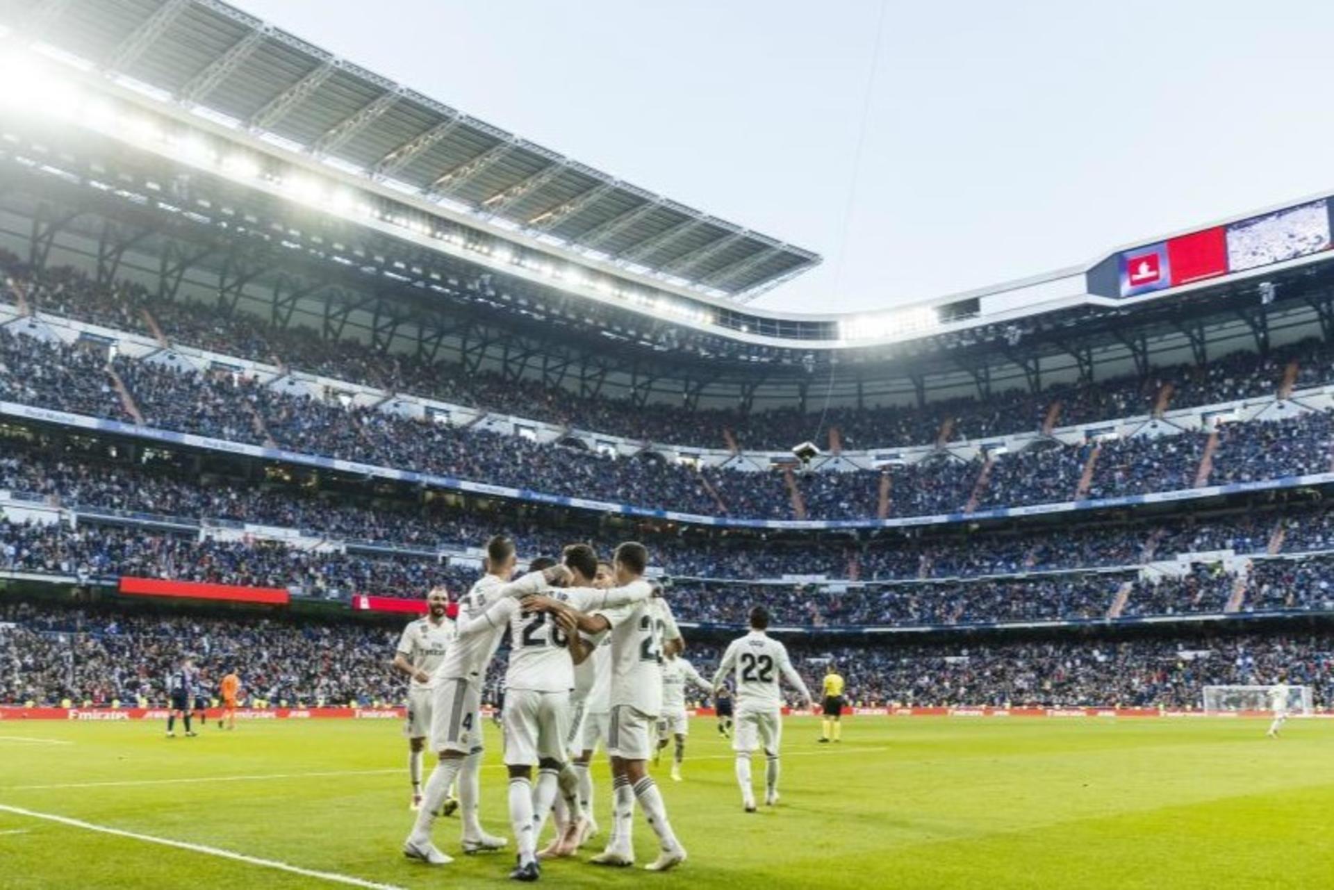 Real Madrid Match Tickets at Santiago Bernabeu - Thumbnail 4