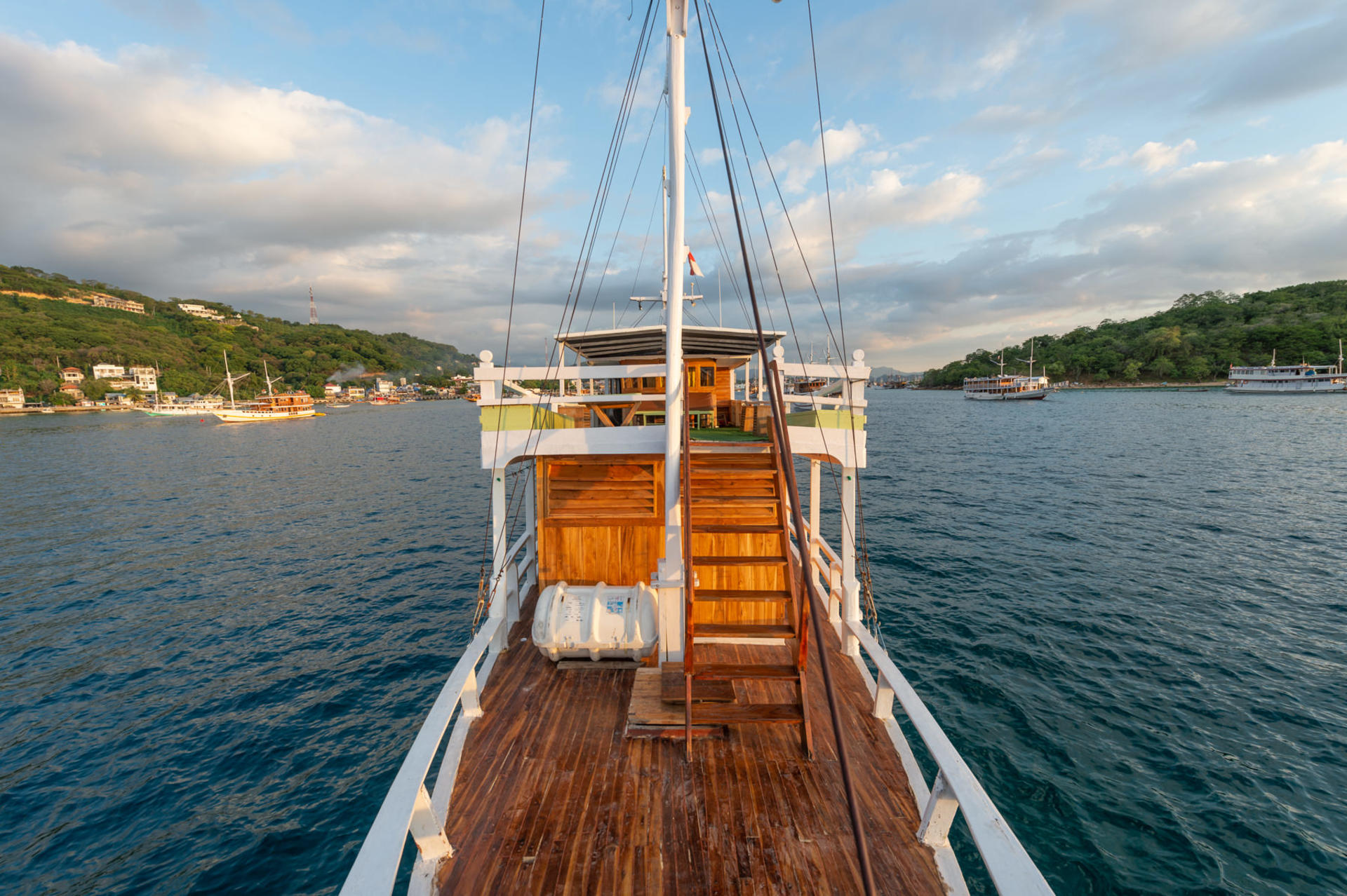 Dahayu Phinisi Sailing Komodo Liveaboard Labuan Bajo - Thumbnail 6