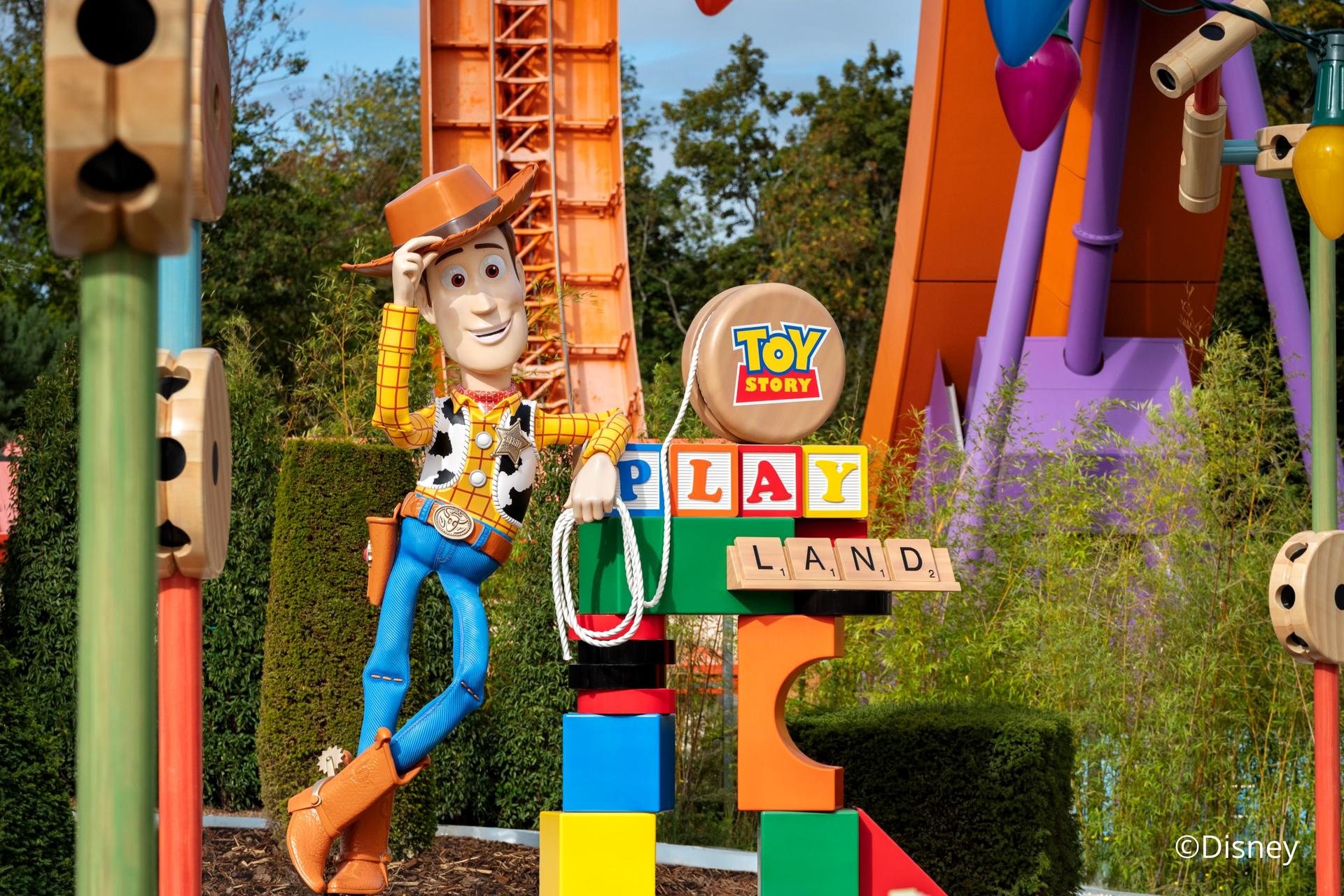 Disneyland Paris Theme Park Ticket - Thumbnail 2