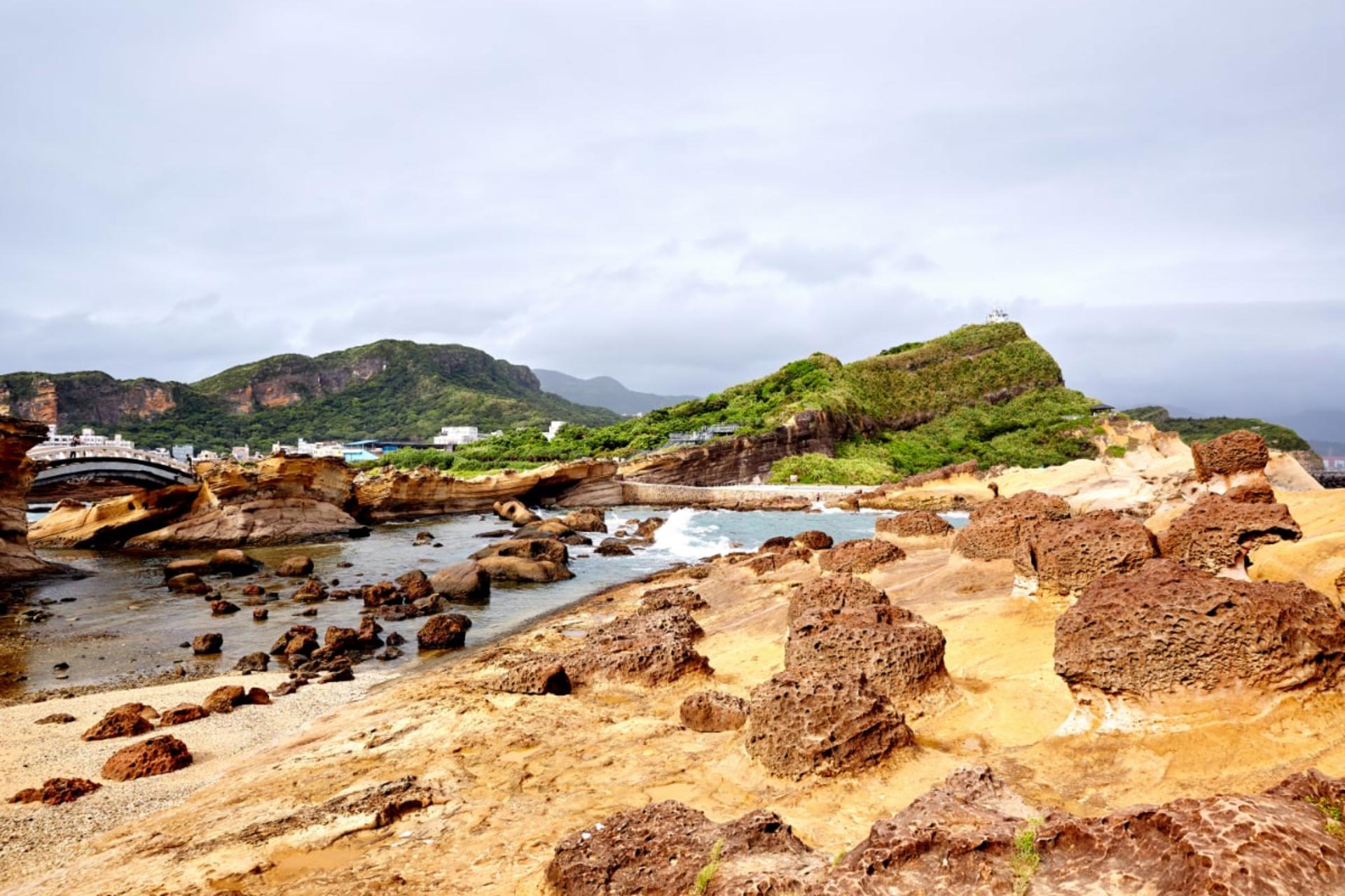 Taipei: Yehliu, Jiufen, Shifen & Jumping Stone Coast Day Tour (Departing from Ximen) - Thumbnail 8