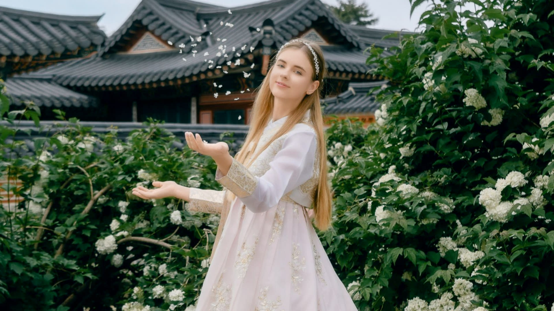 Gyeongbokgung Hanbok Photoshoot in Seoul [Hansungan]  - Thumbnail 2