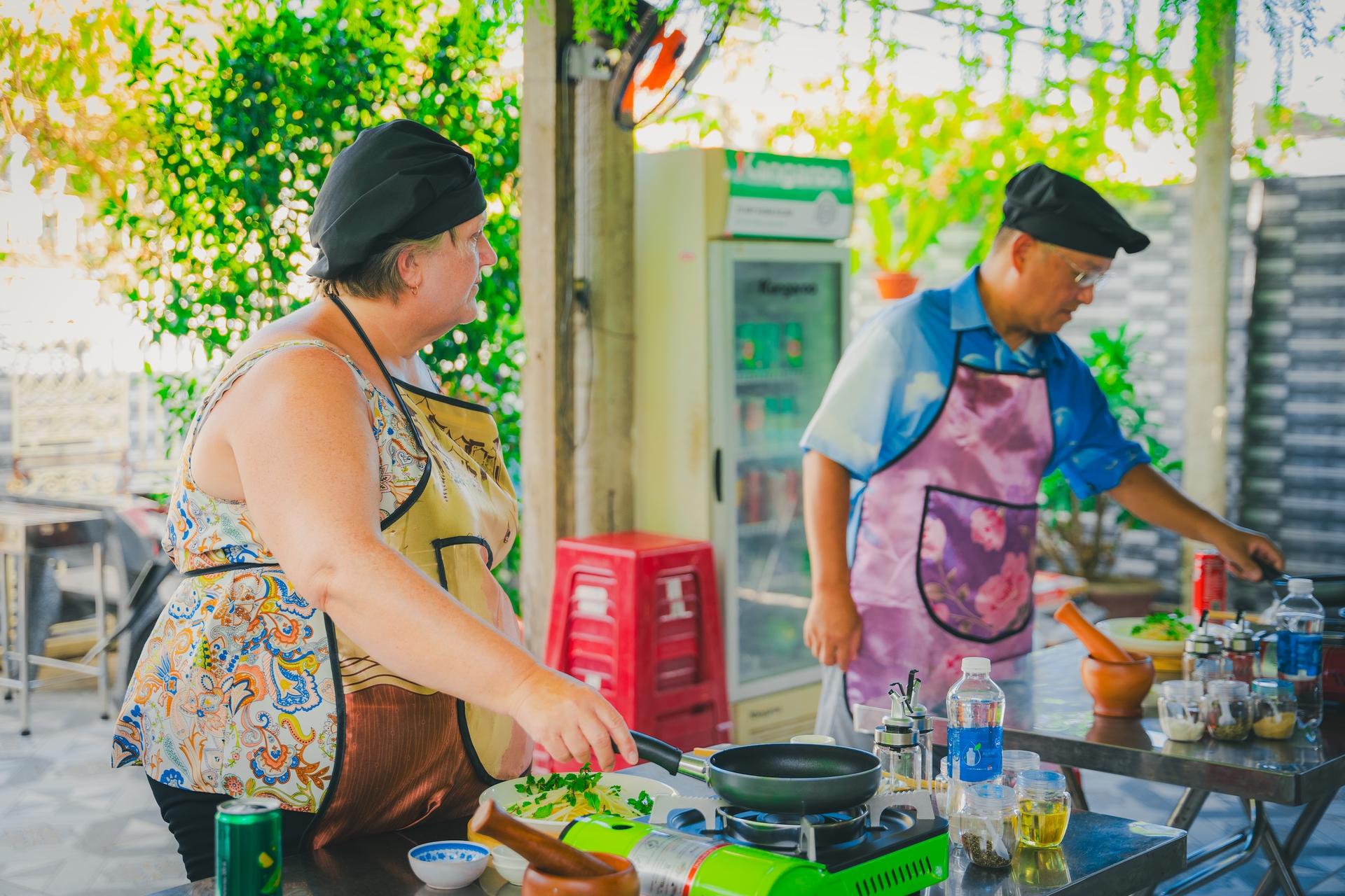 Hoi An Evening Street Food Tour with a Local Guide - Thumbnail 31