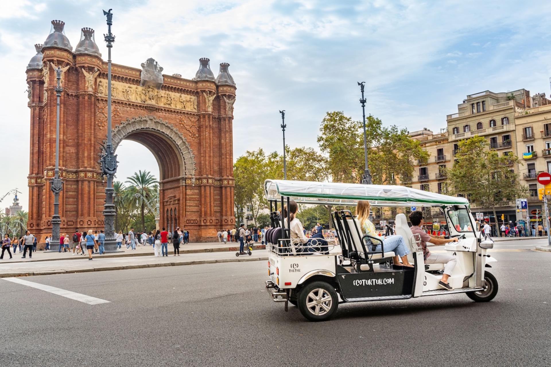Tuk Tuk Tour in Barcelona - Thumbnail 2