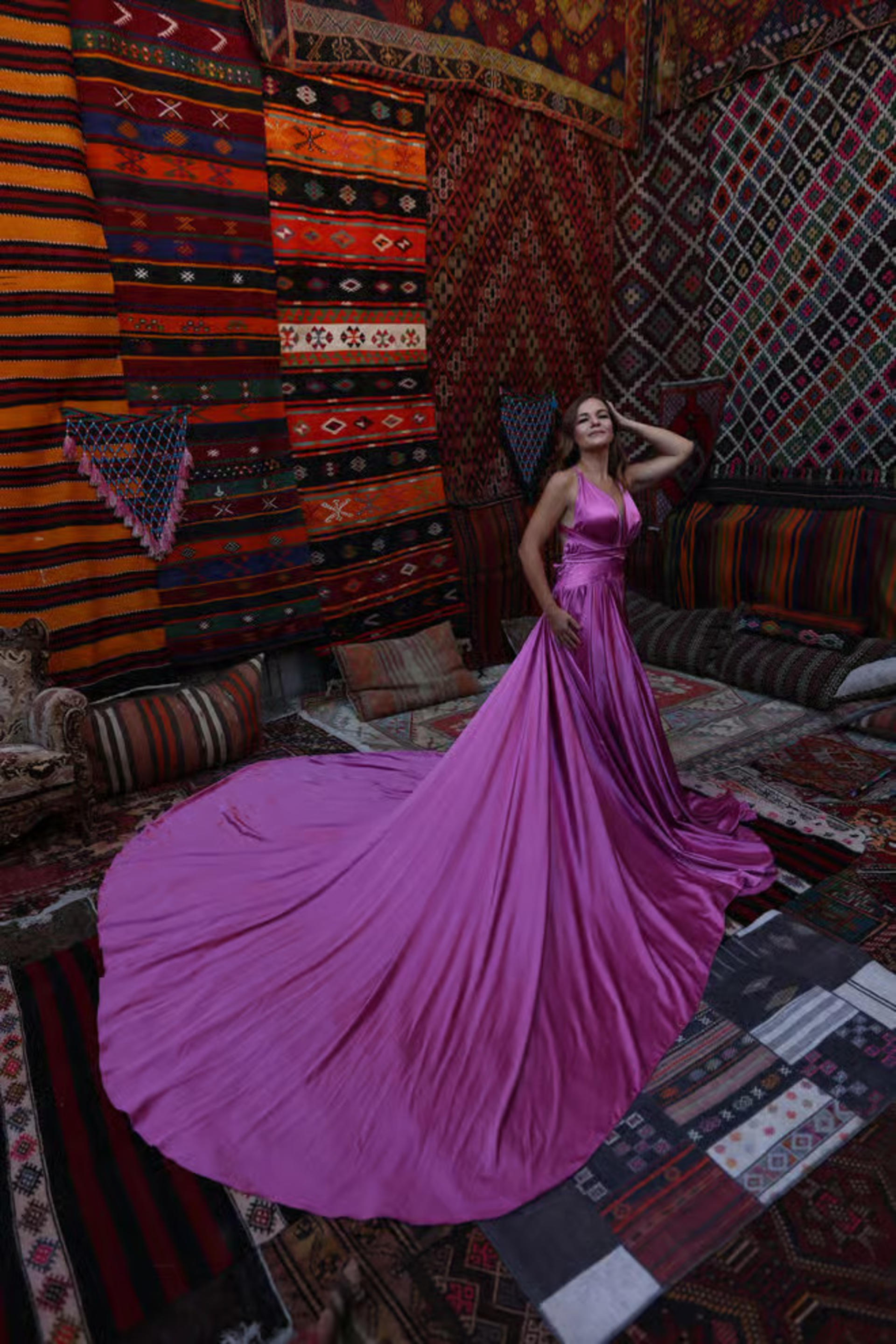 Flying Dress Photo Shoot at Carpet House in Cappadocia - Thumbnail 8